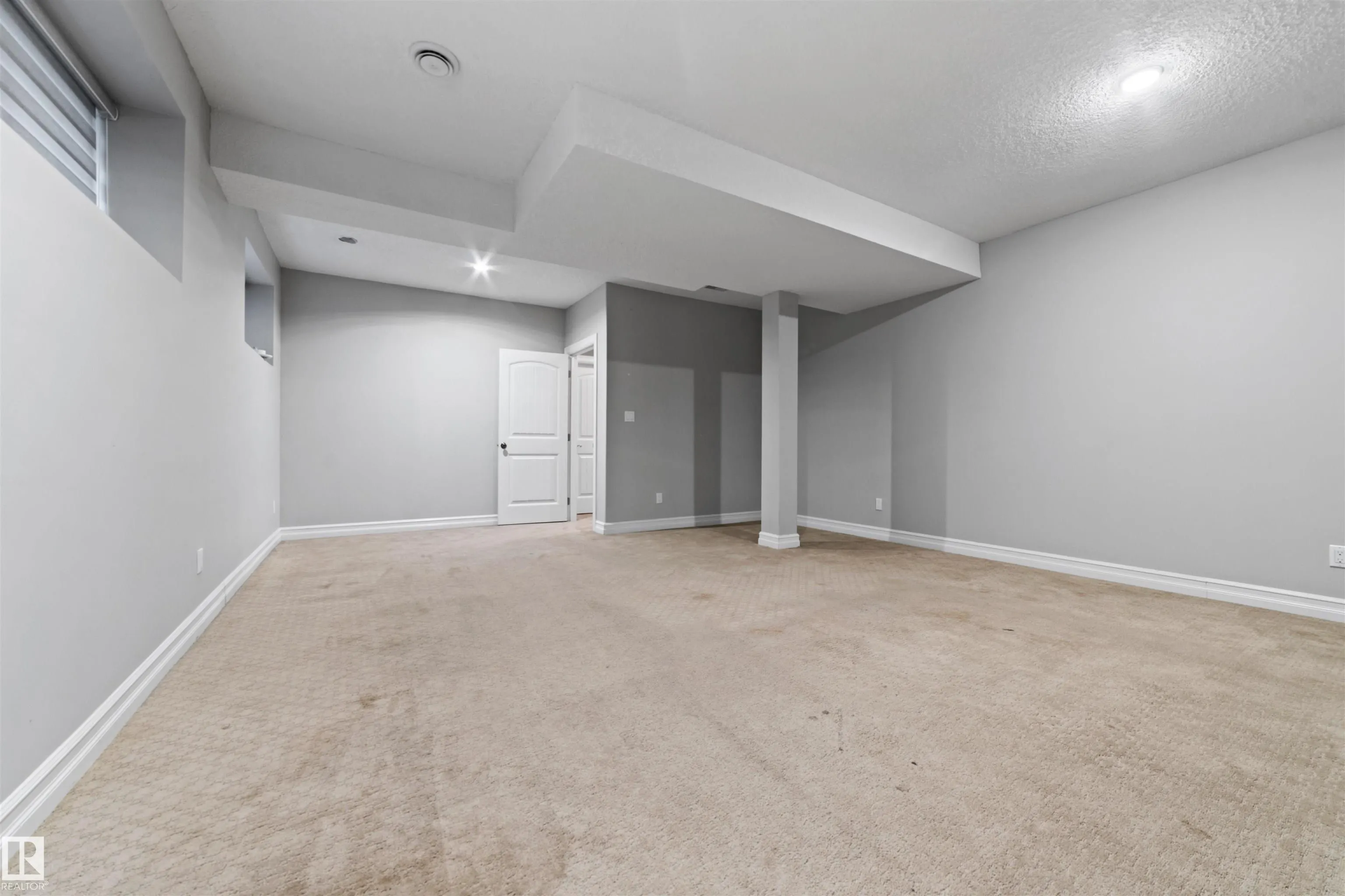 1721 ADAMSON Crescent