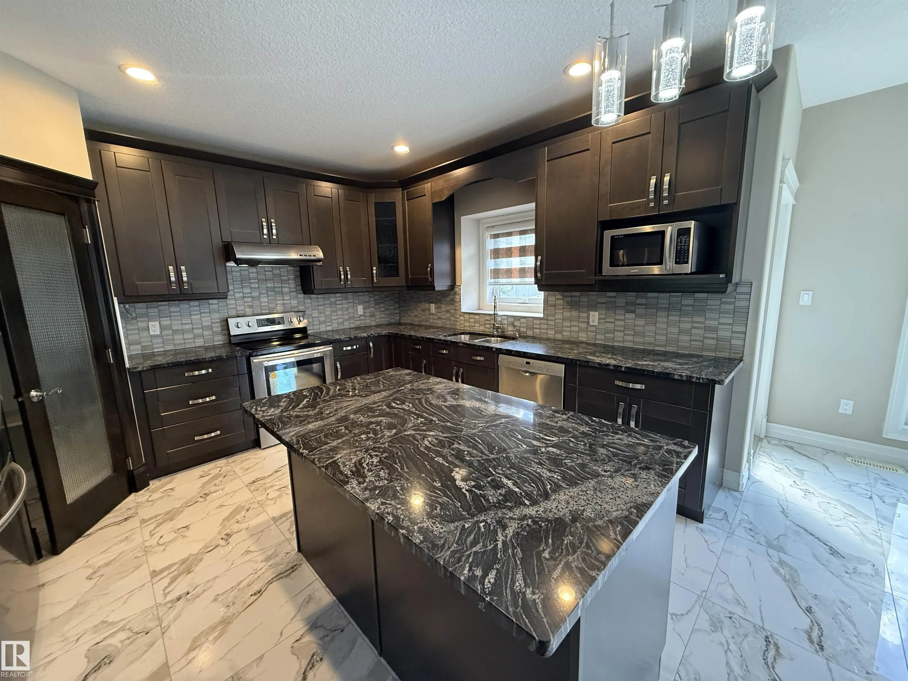 1721 ADAMSON Crescent