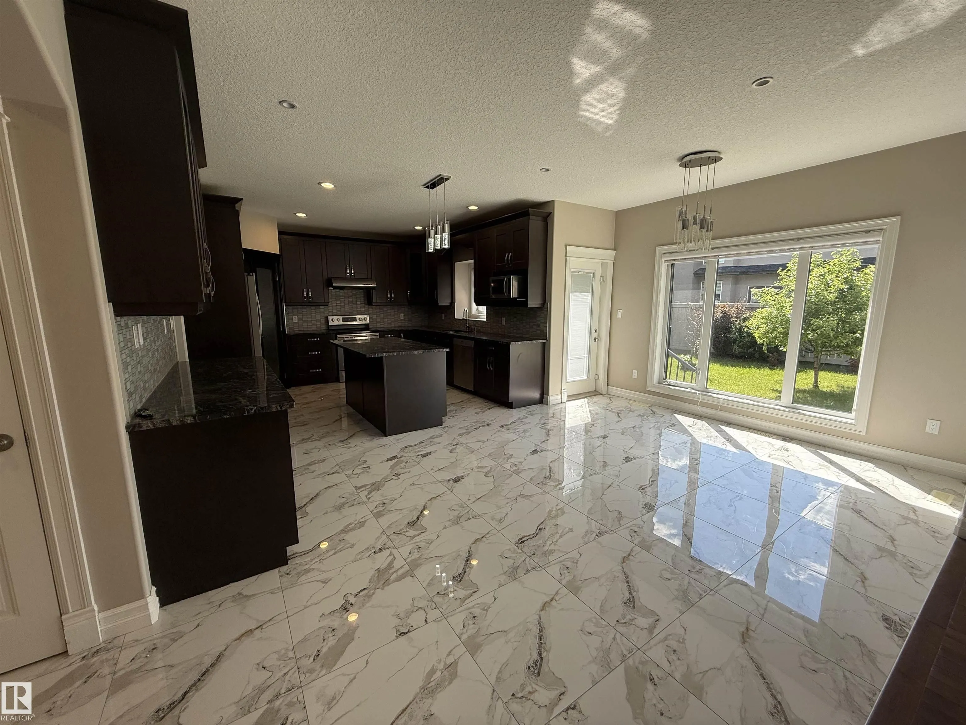 1721 ADAMSON Crescent