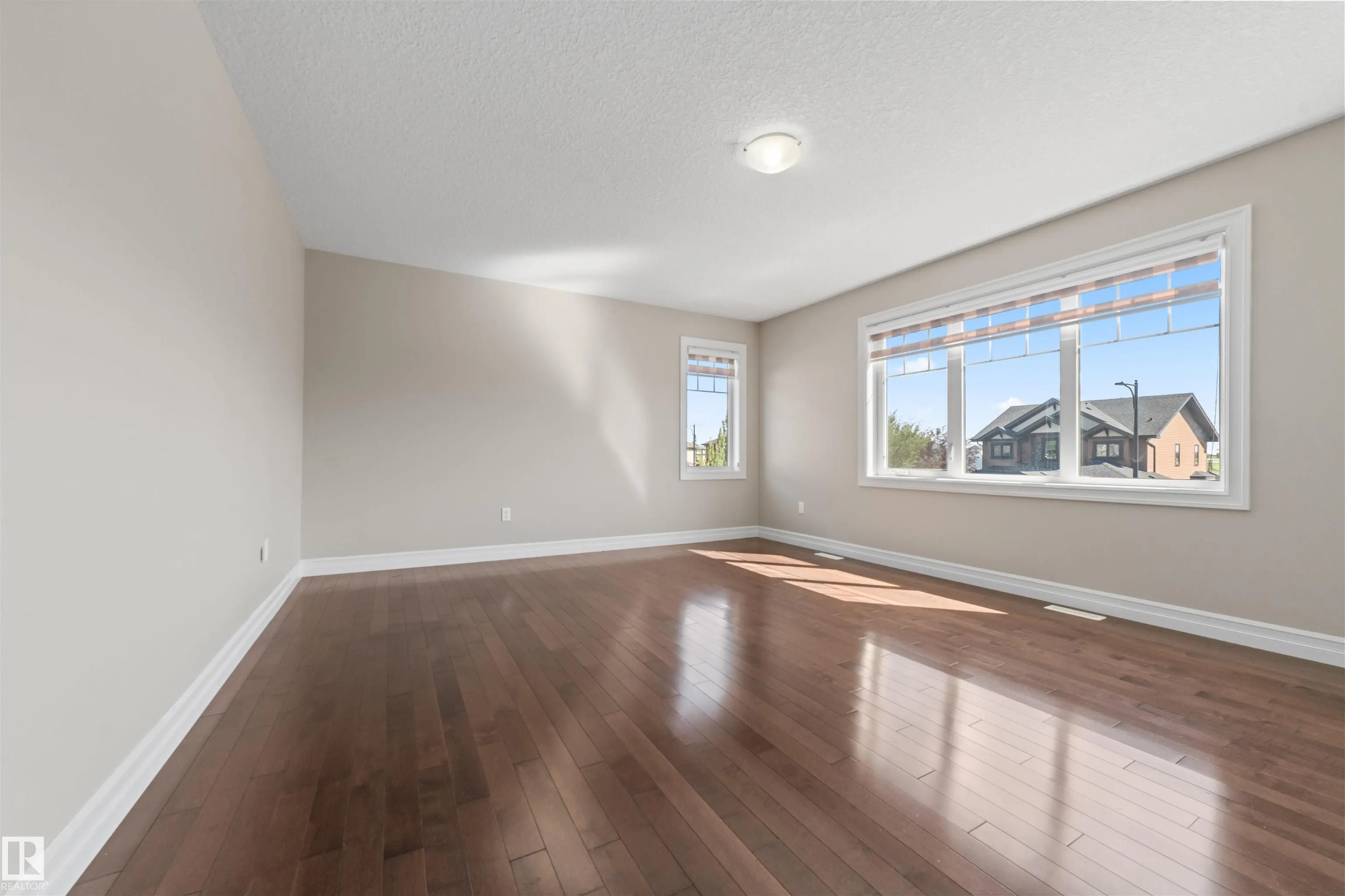 1721 ADAMSON Crescent