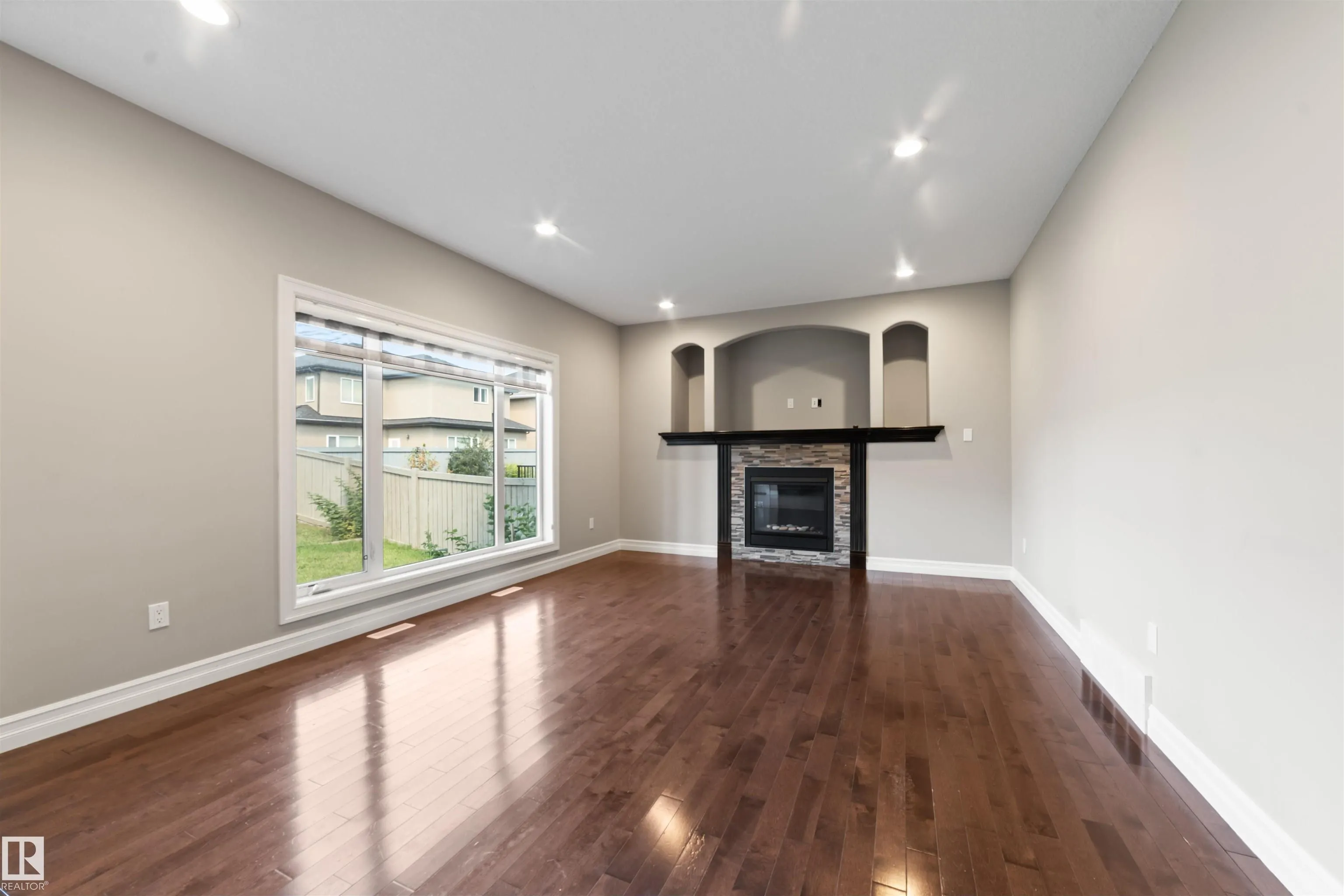 1721 ADAMSON Crescent