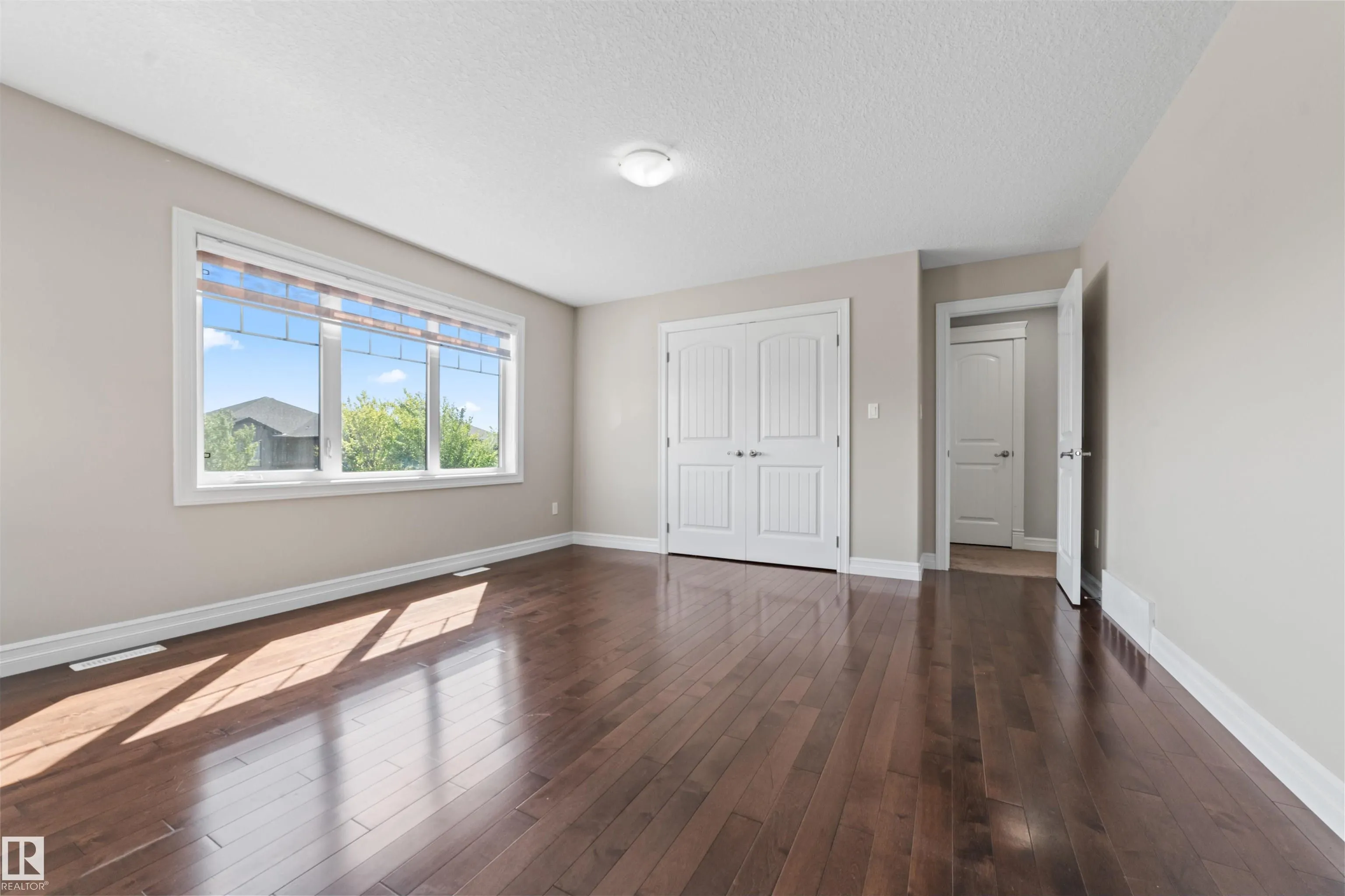 1721 ADAMSON Crescent