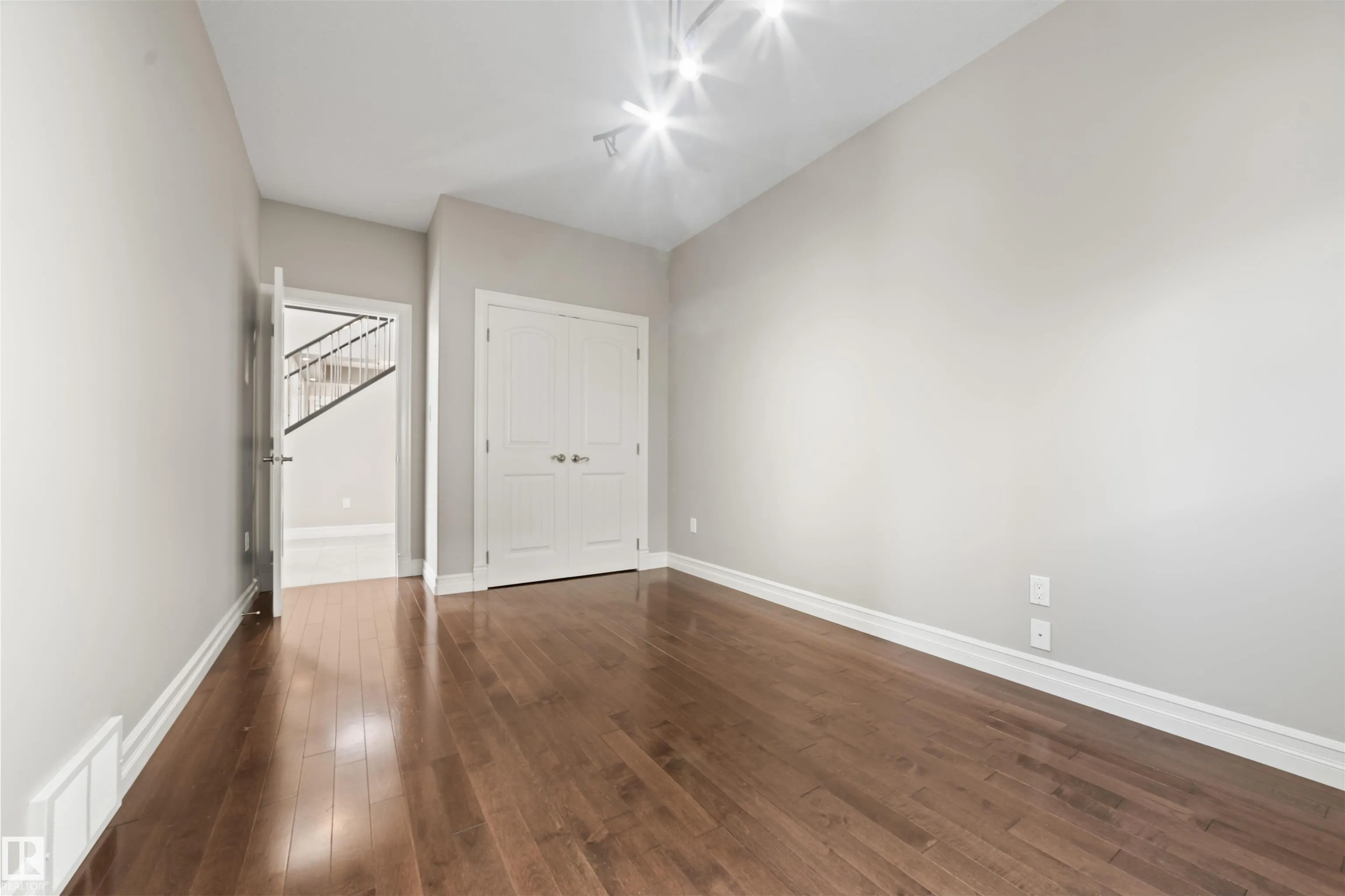 1721 ADAMSON Crescent