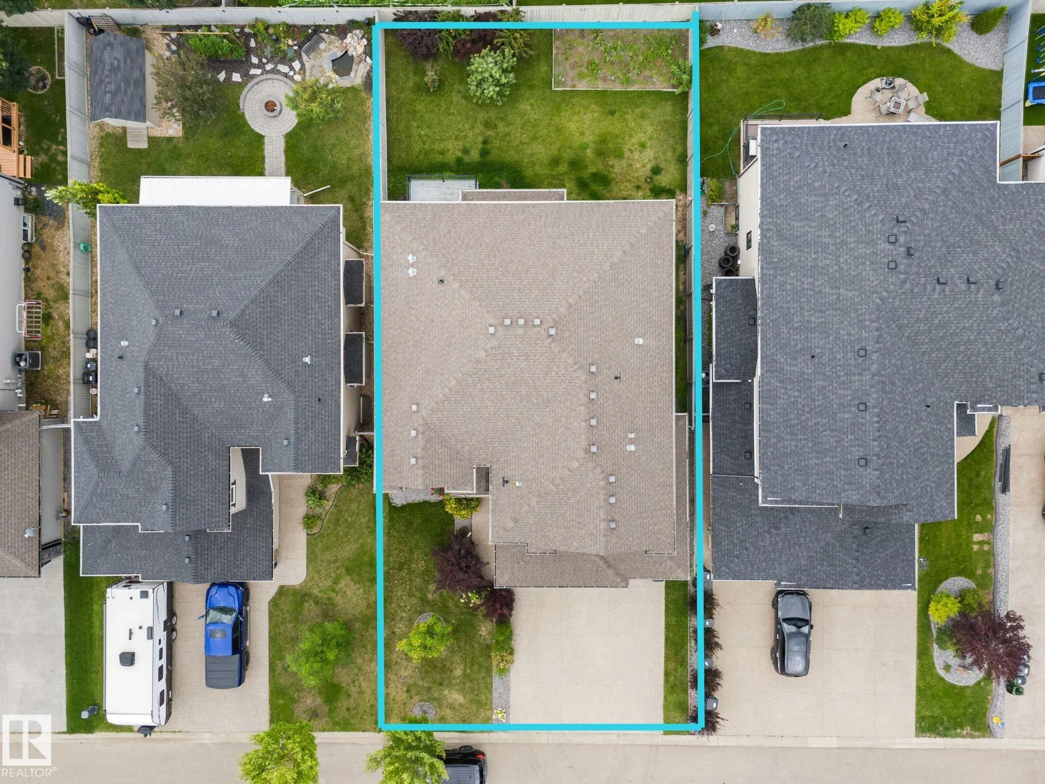1721 ADAMSON Crescent
