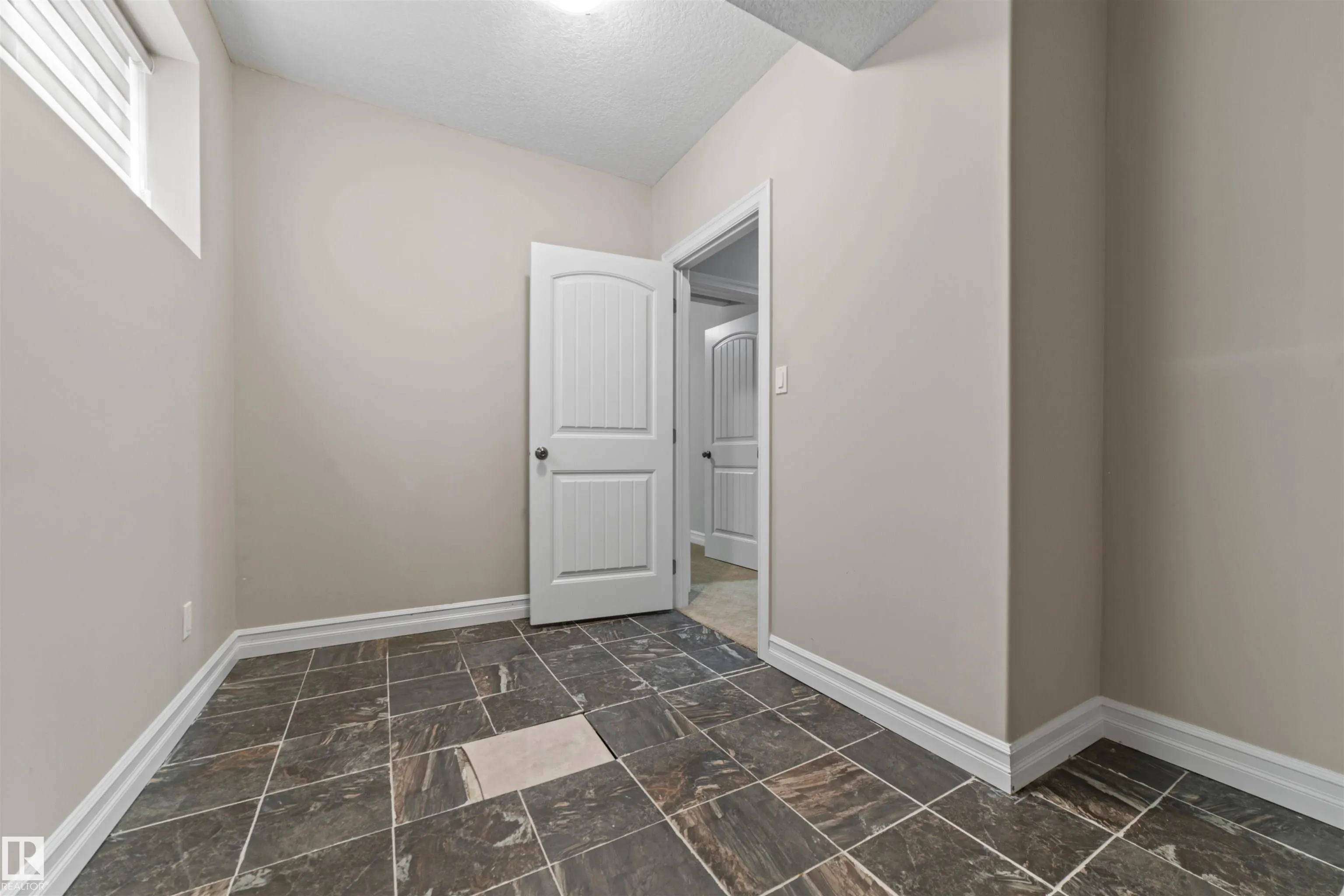 1721 ADAMSON Crescent