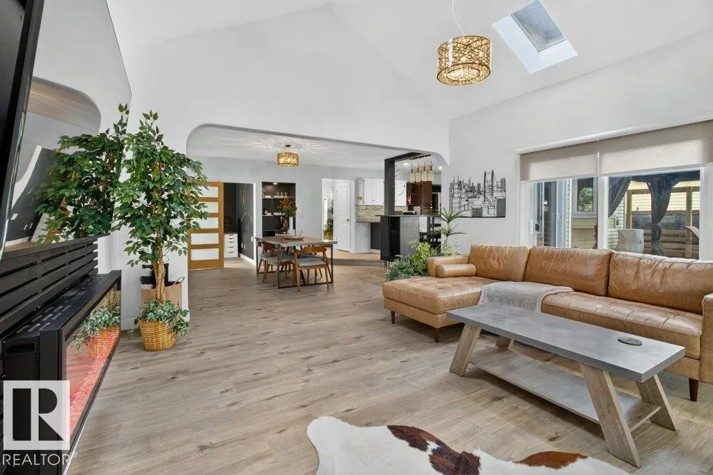 12 GREENRIDGE Drive