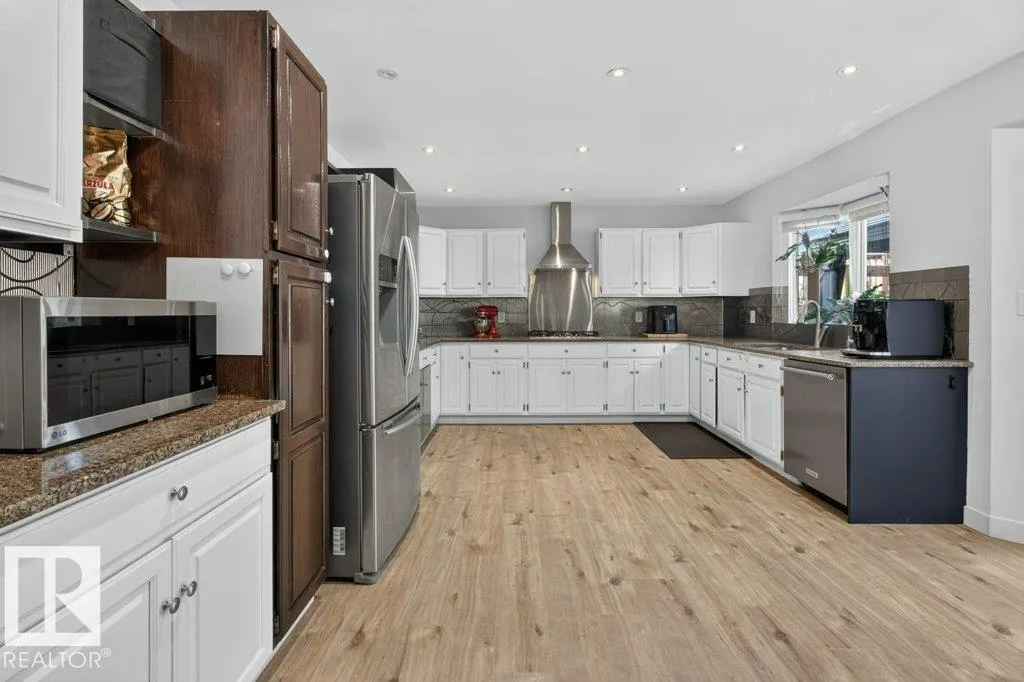 12 GREENRIDGE Drive