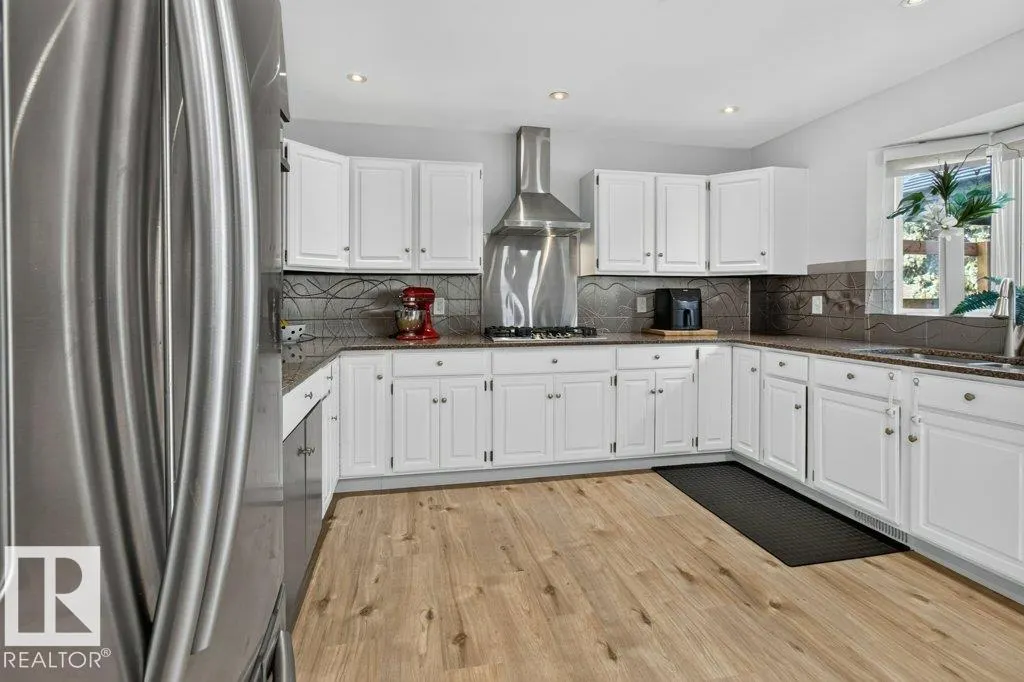 12 GREENRIDGE Drive