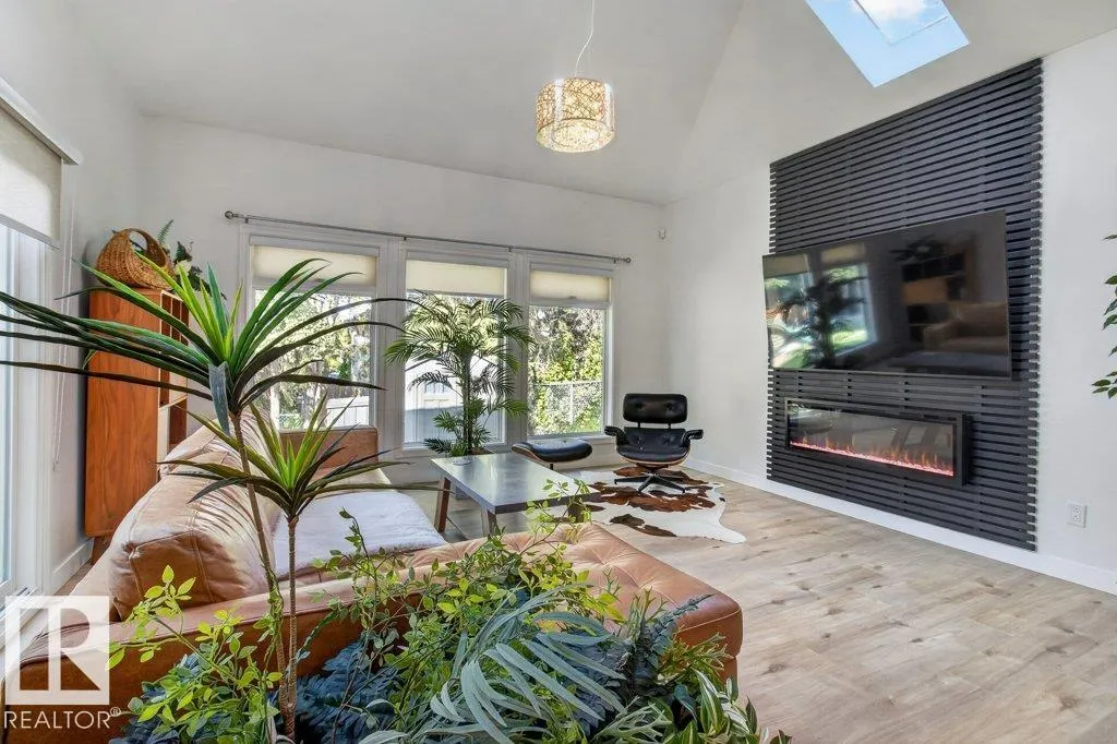 12 GREENRIDGE Drive