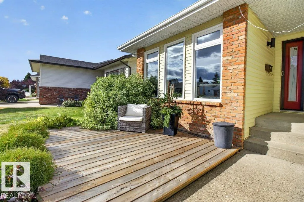 12 GREENRIDGE Drive