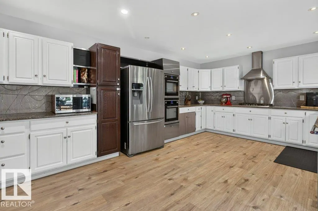 12 GREENRIDGE Drive