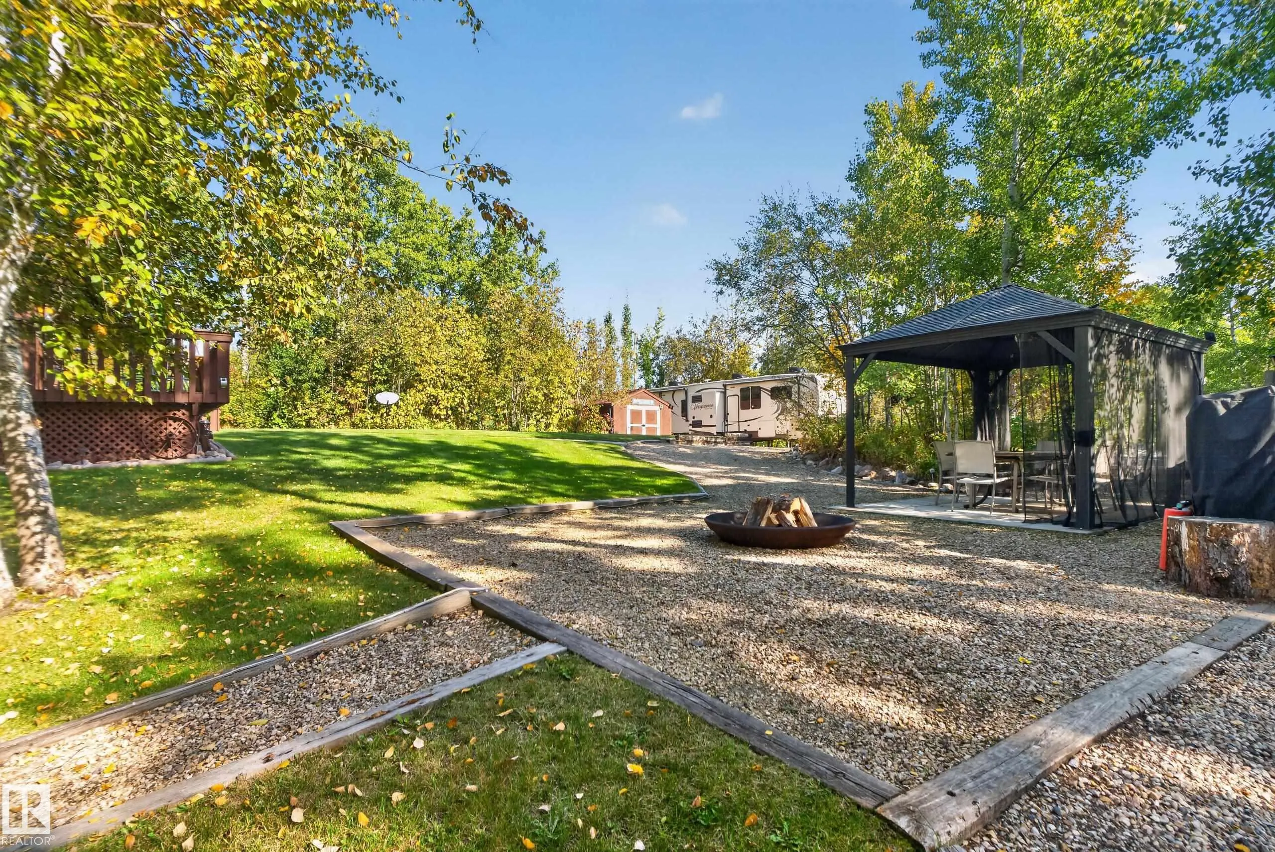 9 Horseshoe Crescent