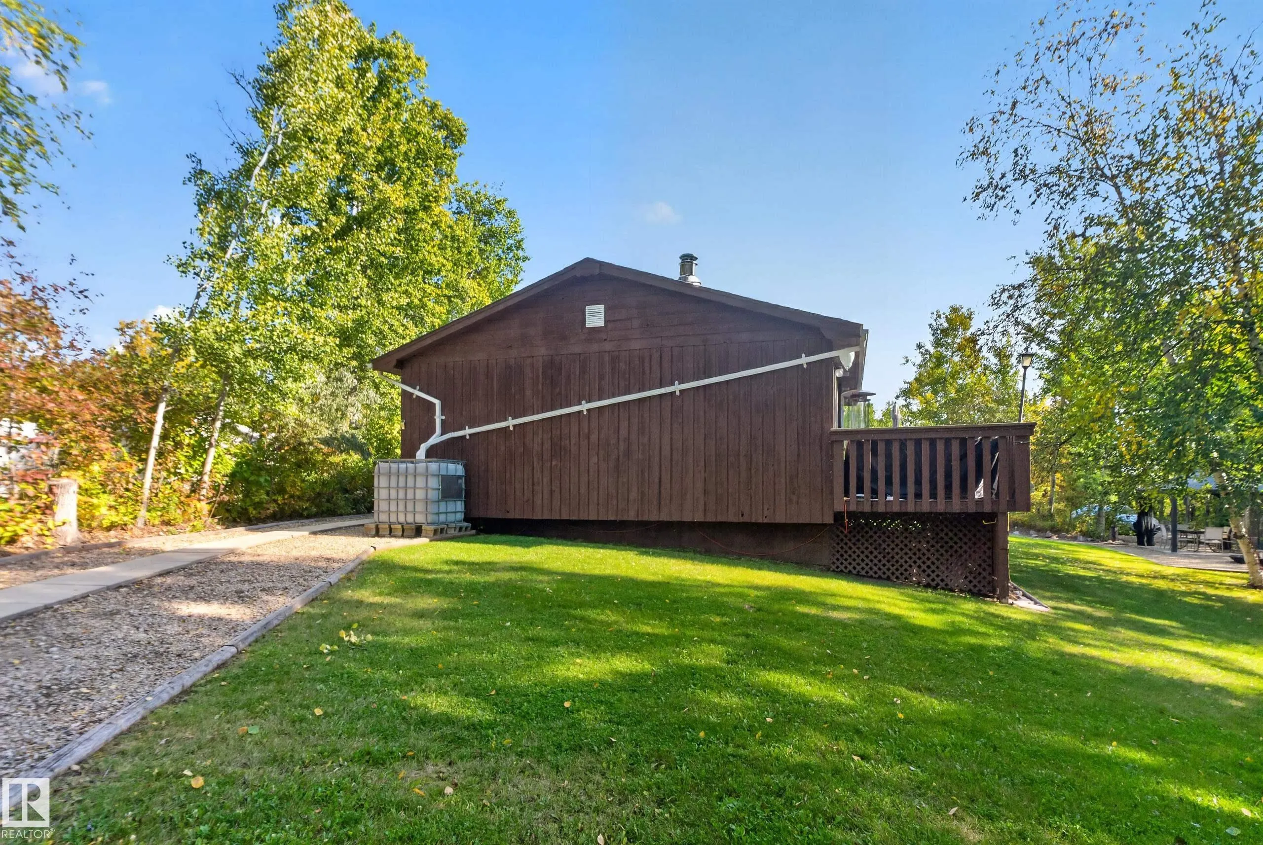 9 Horseshoe Crescent