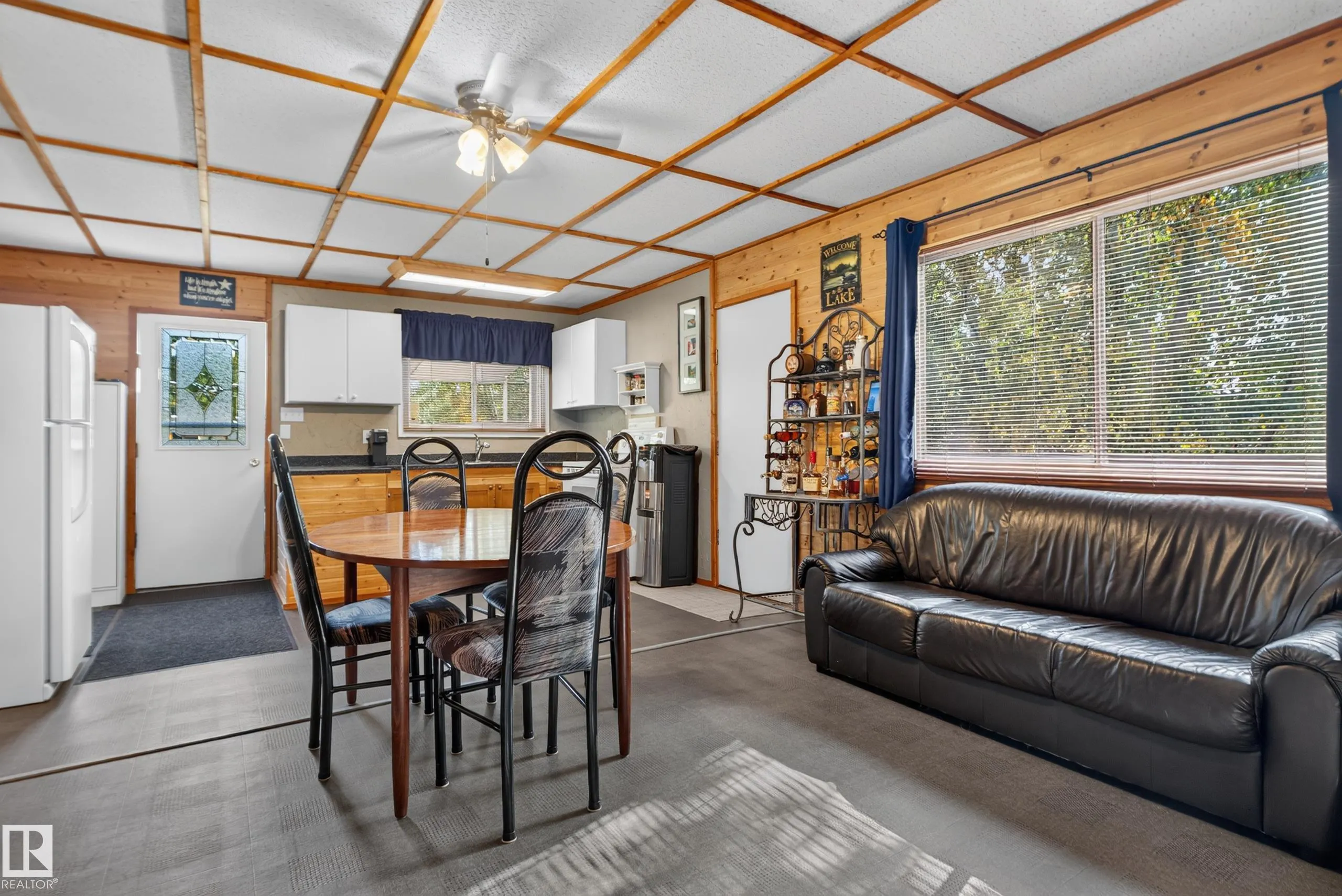 9 Horseshoe Crescent