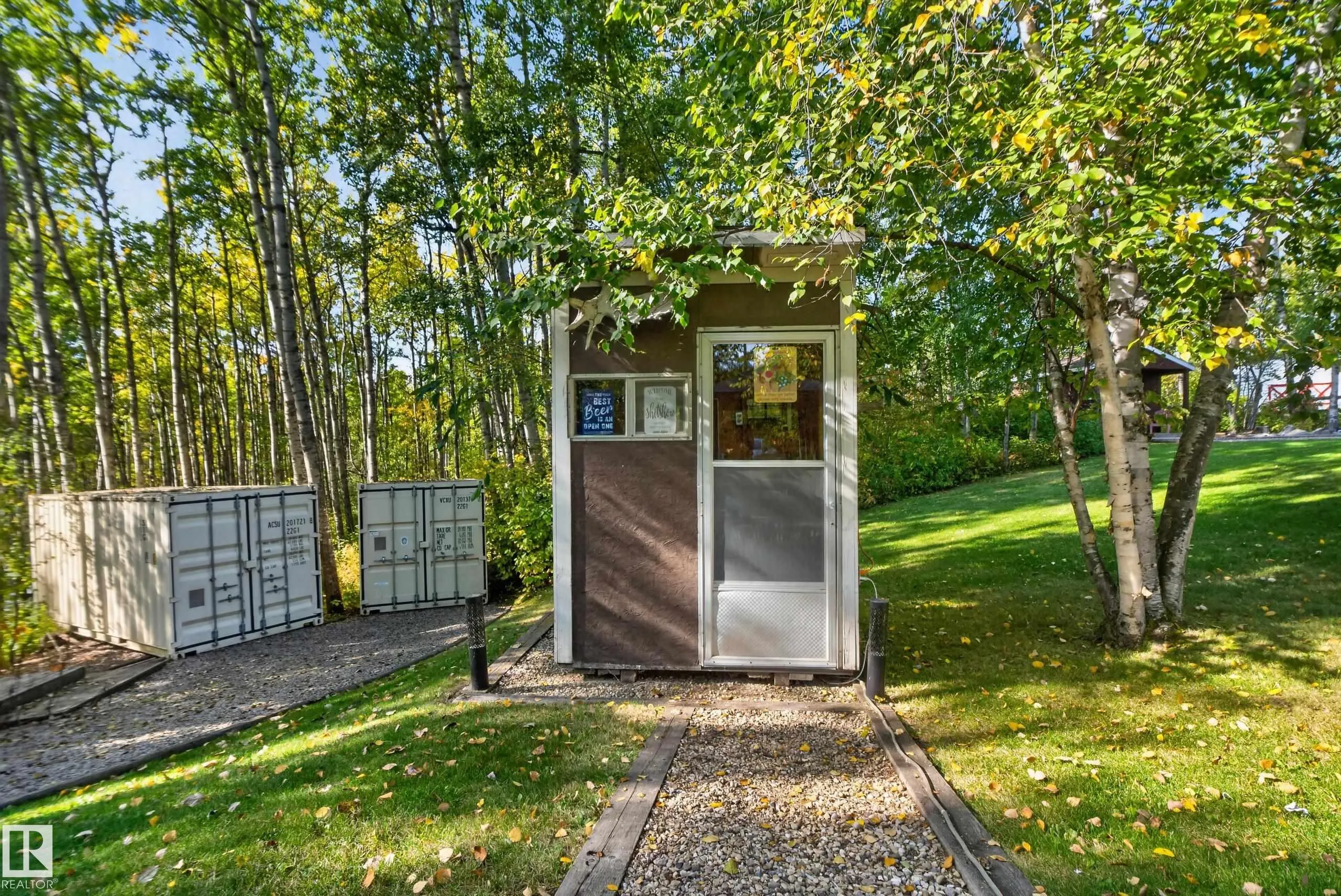 9 Horseshoe Crescent