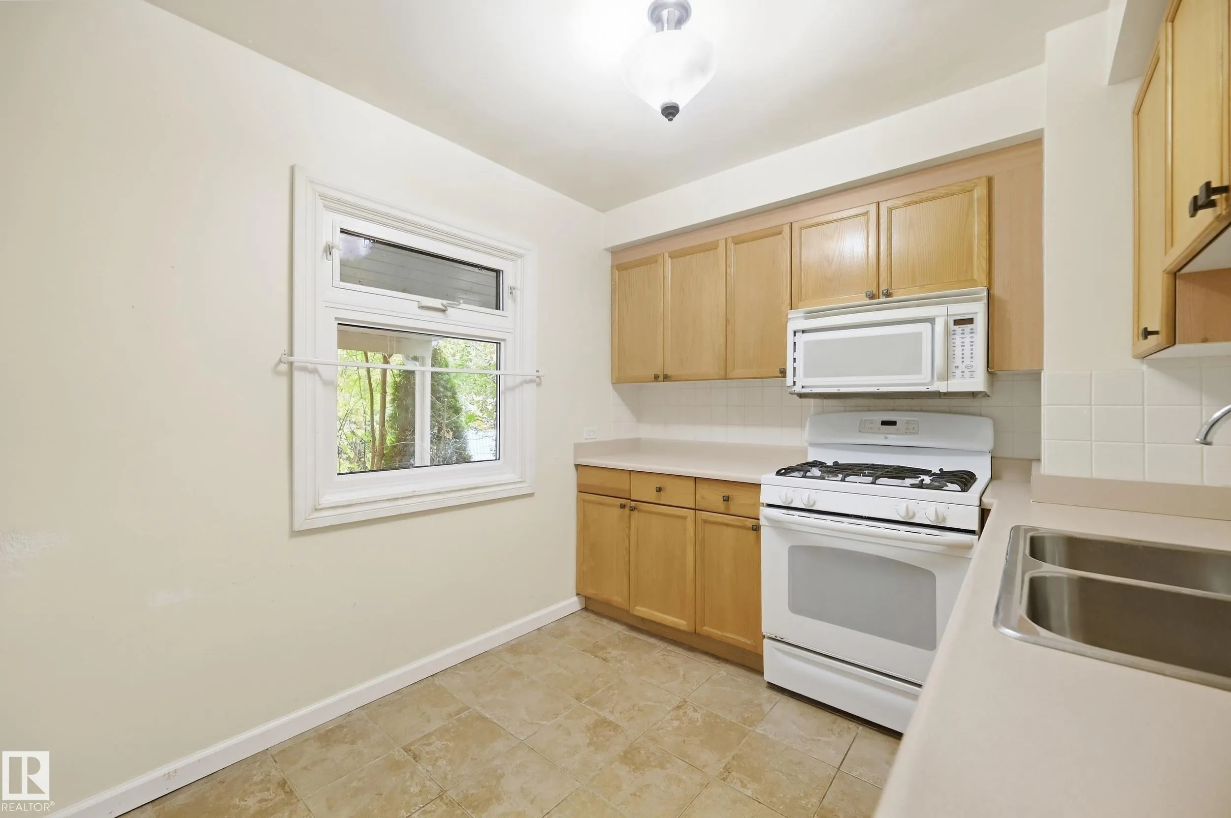 10910 117 Street