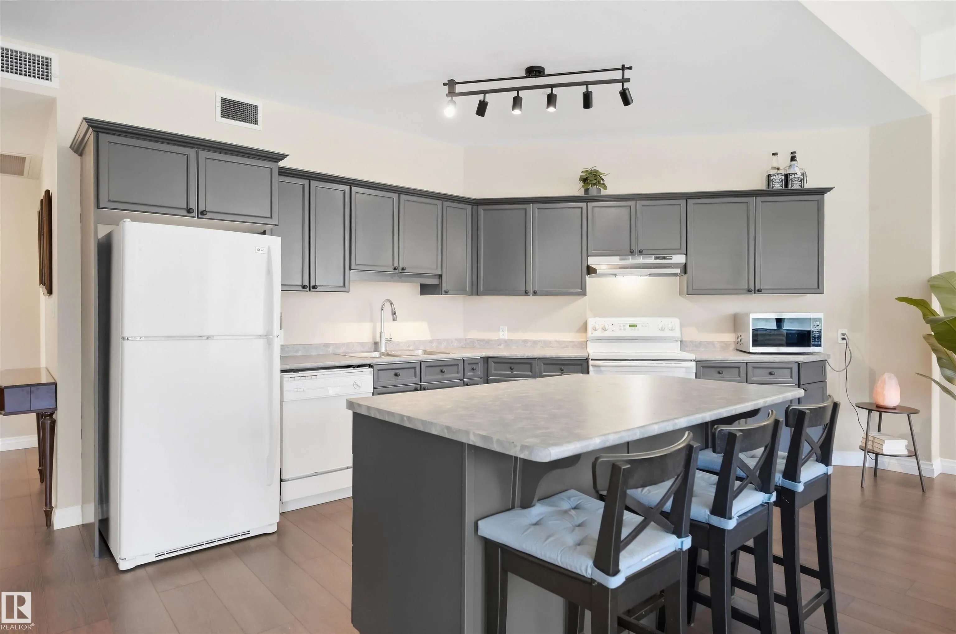 10106 105 Street