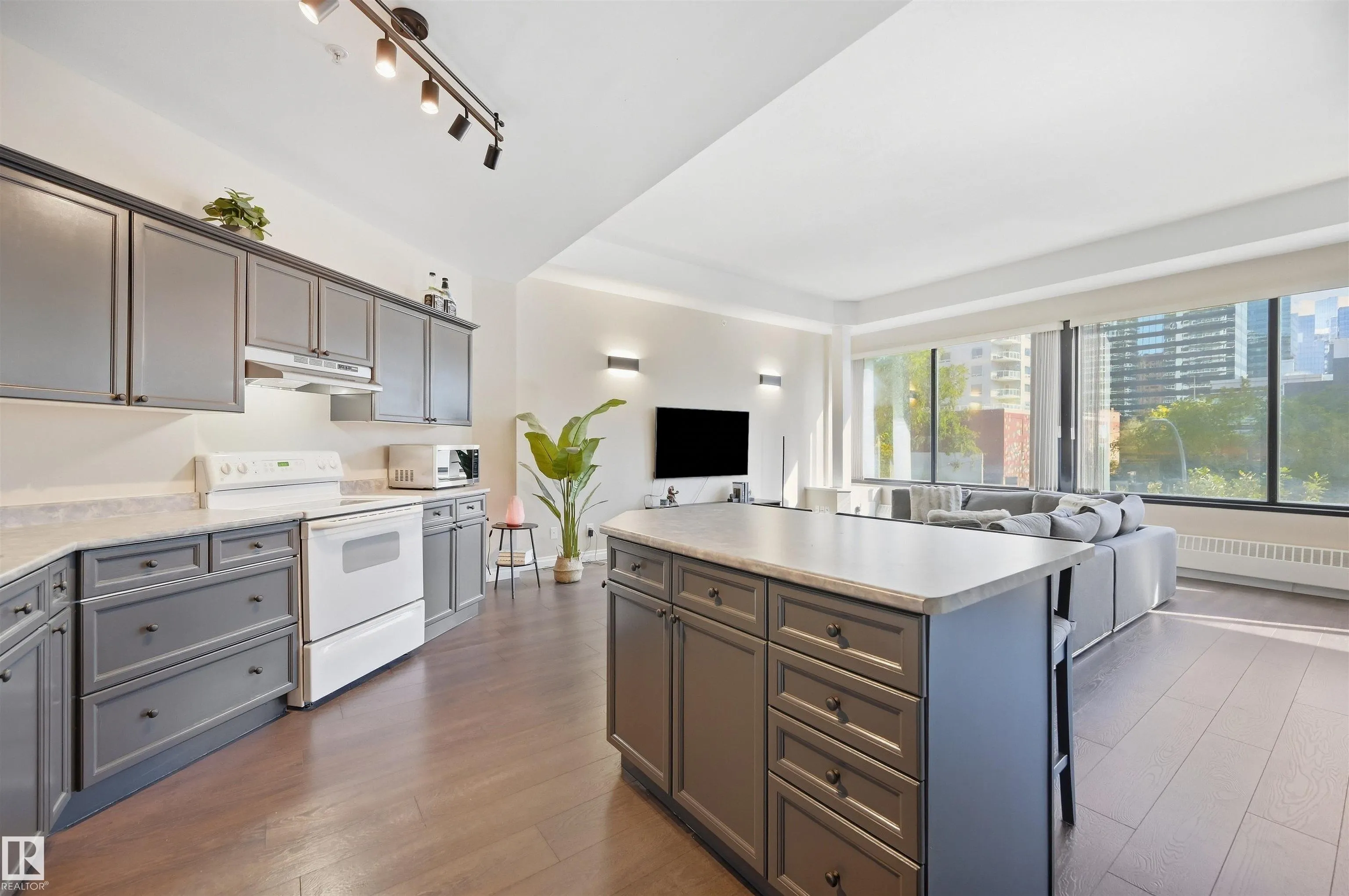10106 105 Street