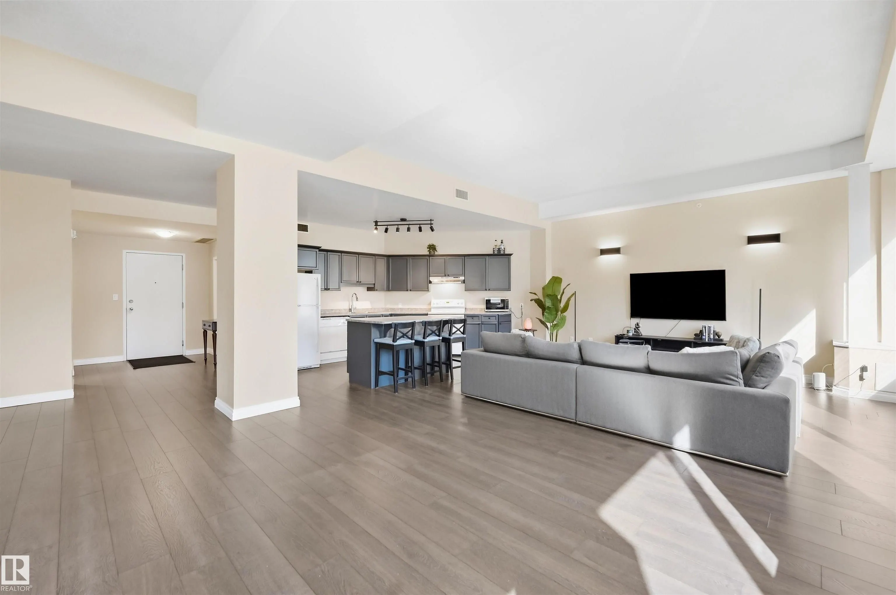 10106 105 Street