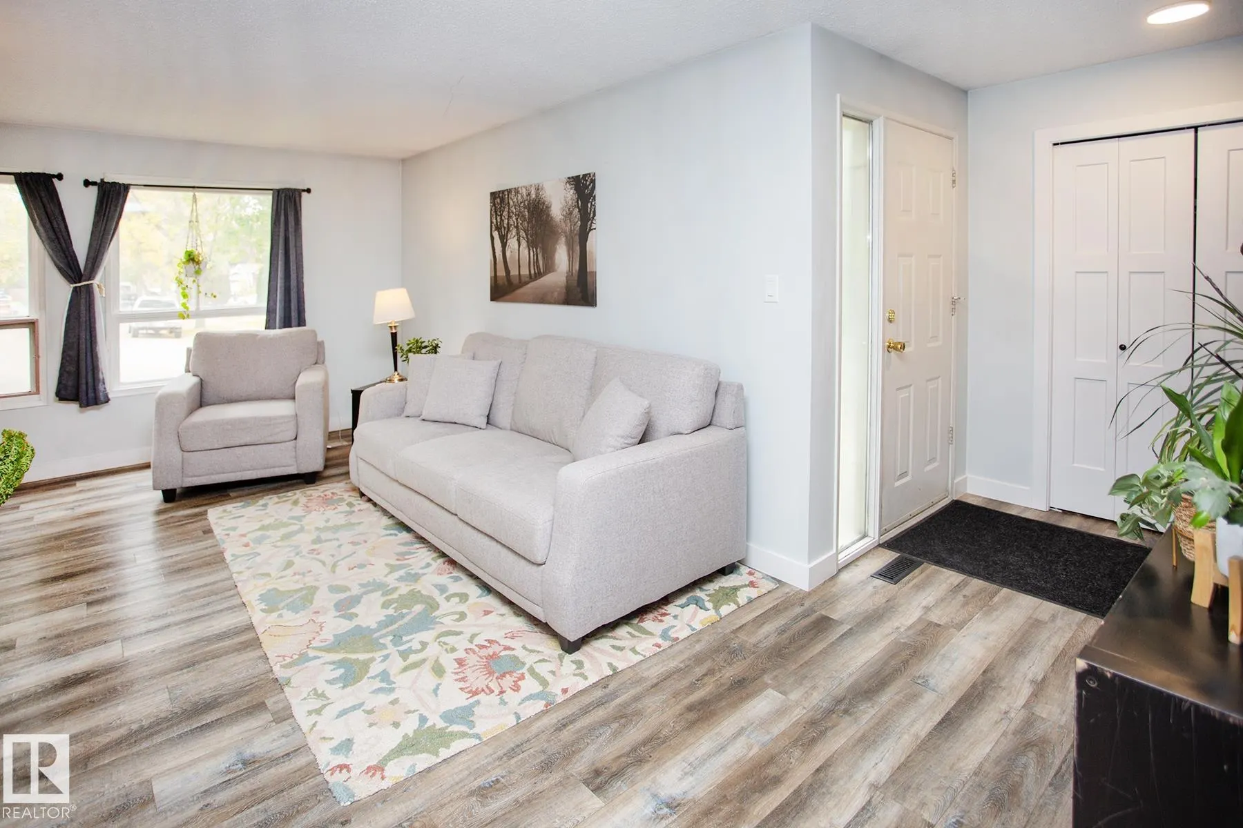 8 ASH Crescent
