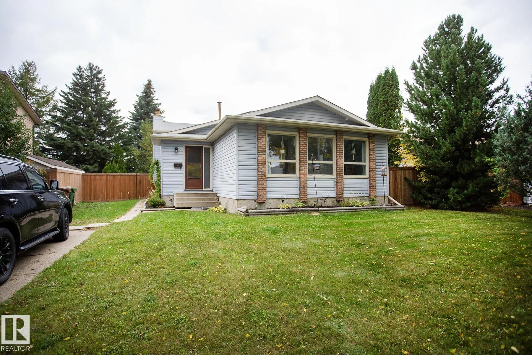 8 ASH Crescent