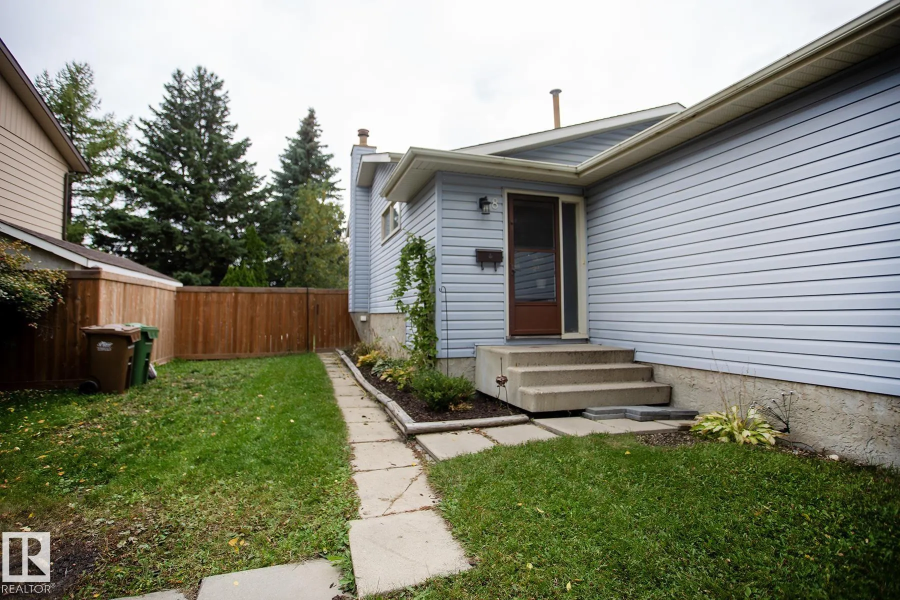 8 ASH Crescent