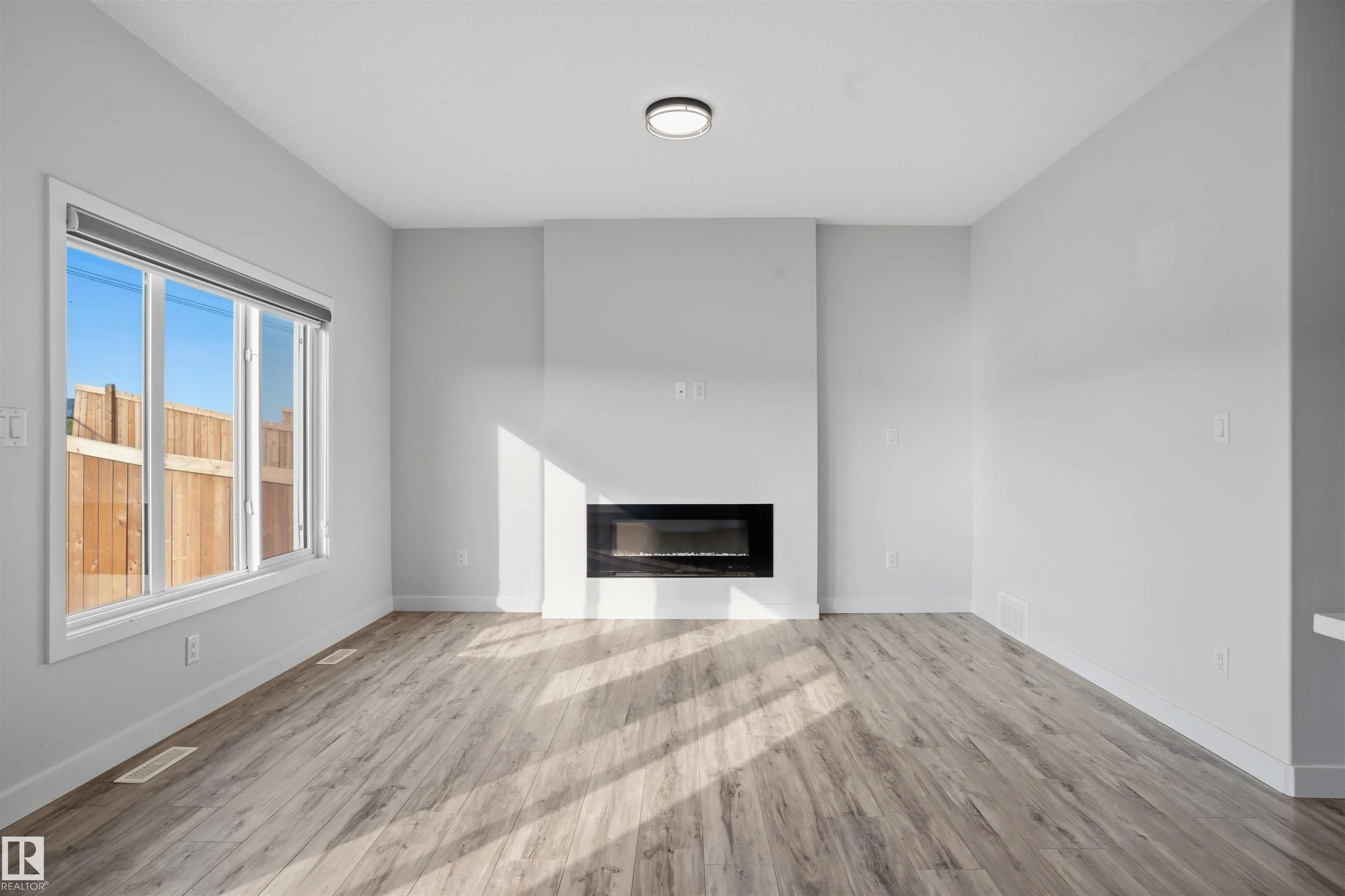 8805 CARSON WAY