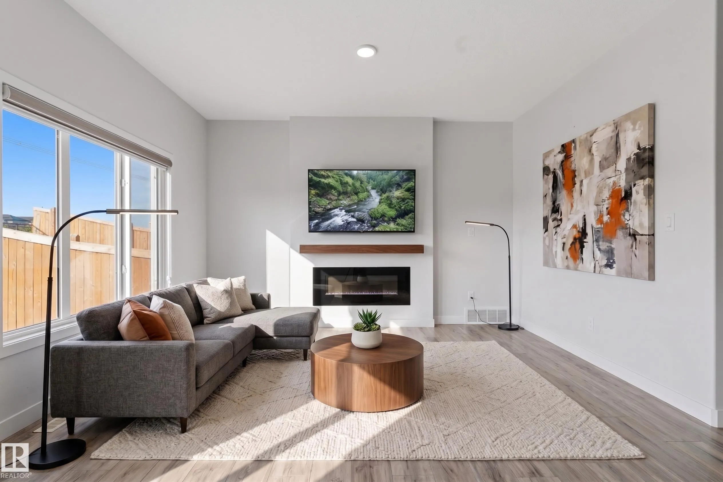8805 CARSON WAY