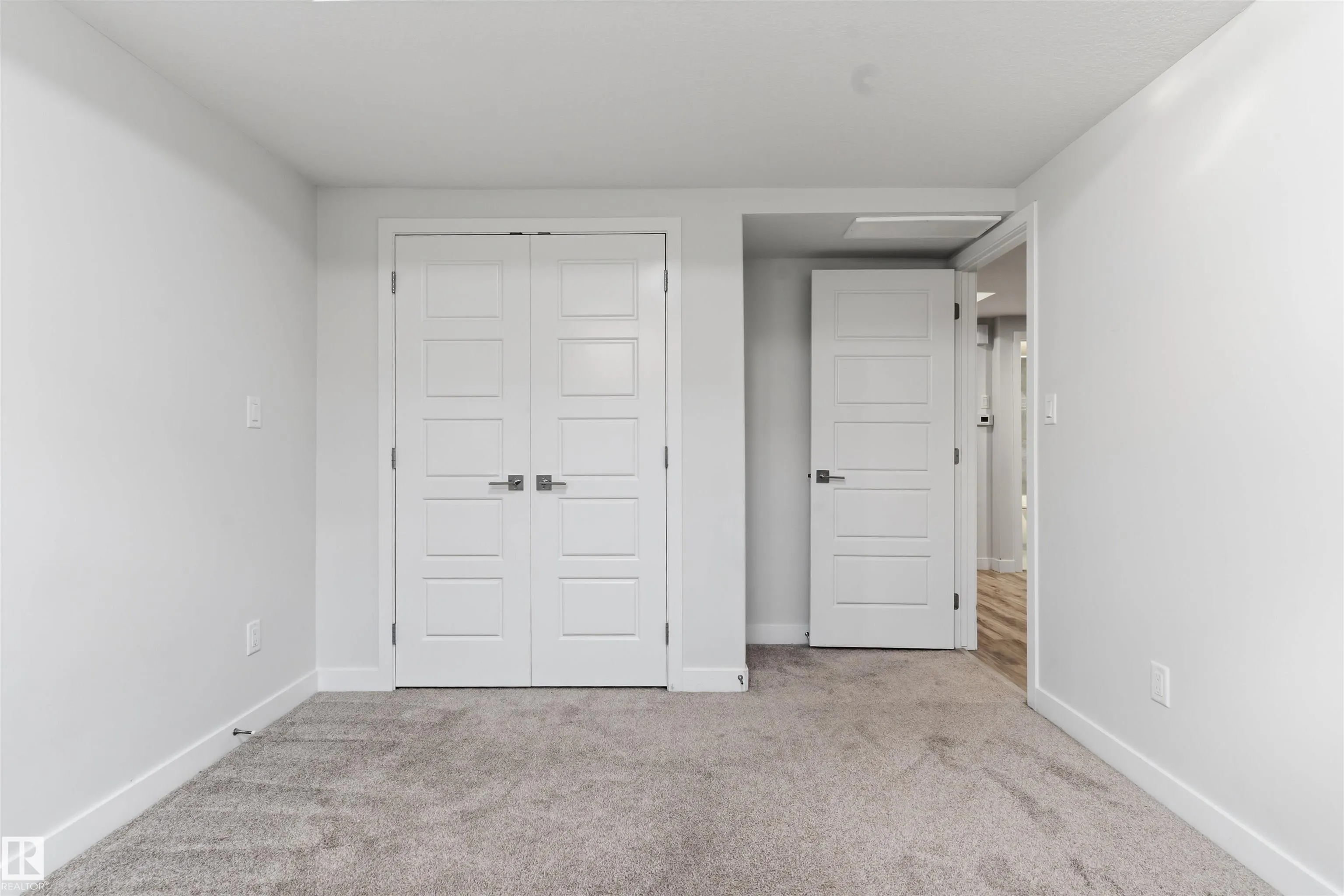 8805 CARSON WAY