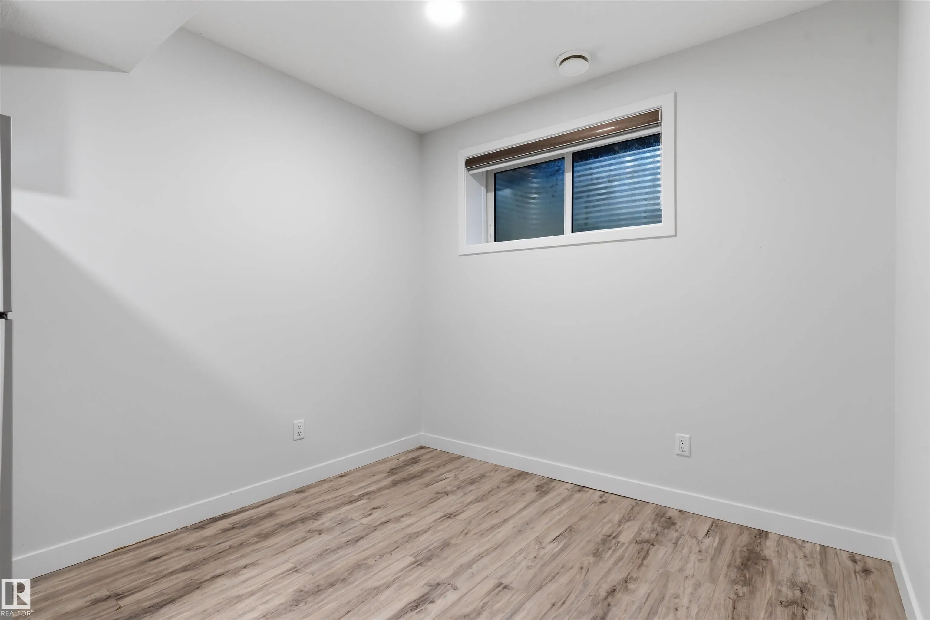 8805 CARSON WAY