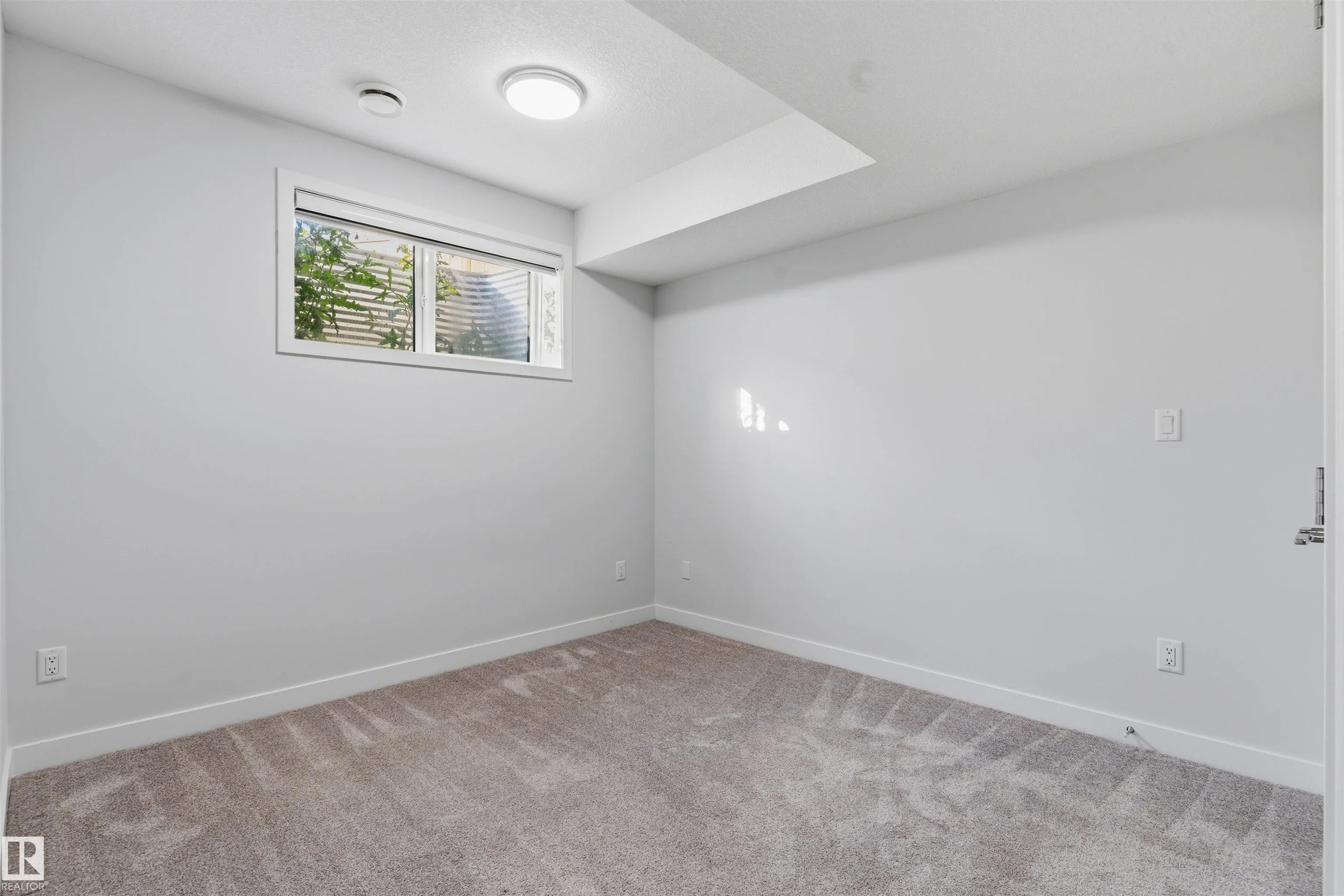 8805 CARSON WAY