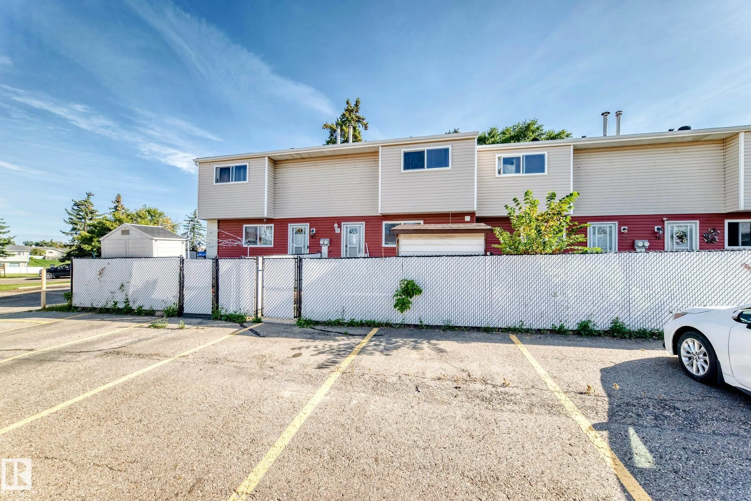 44 HABITAT Crescent
