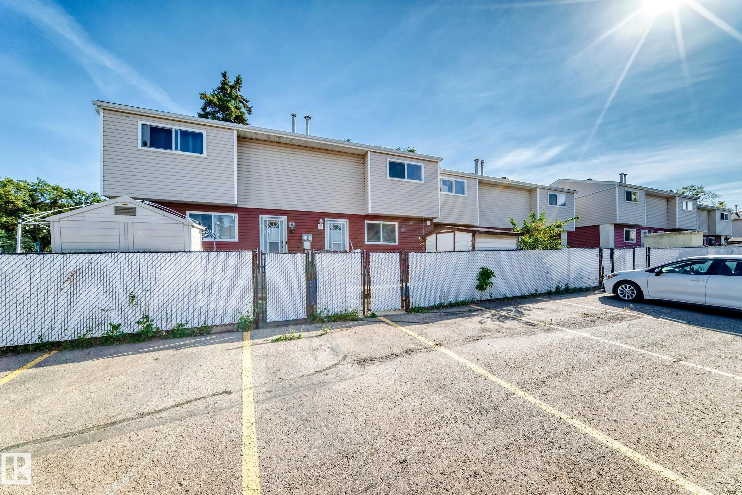 44 HABITAT Crescent