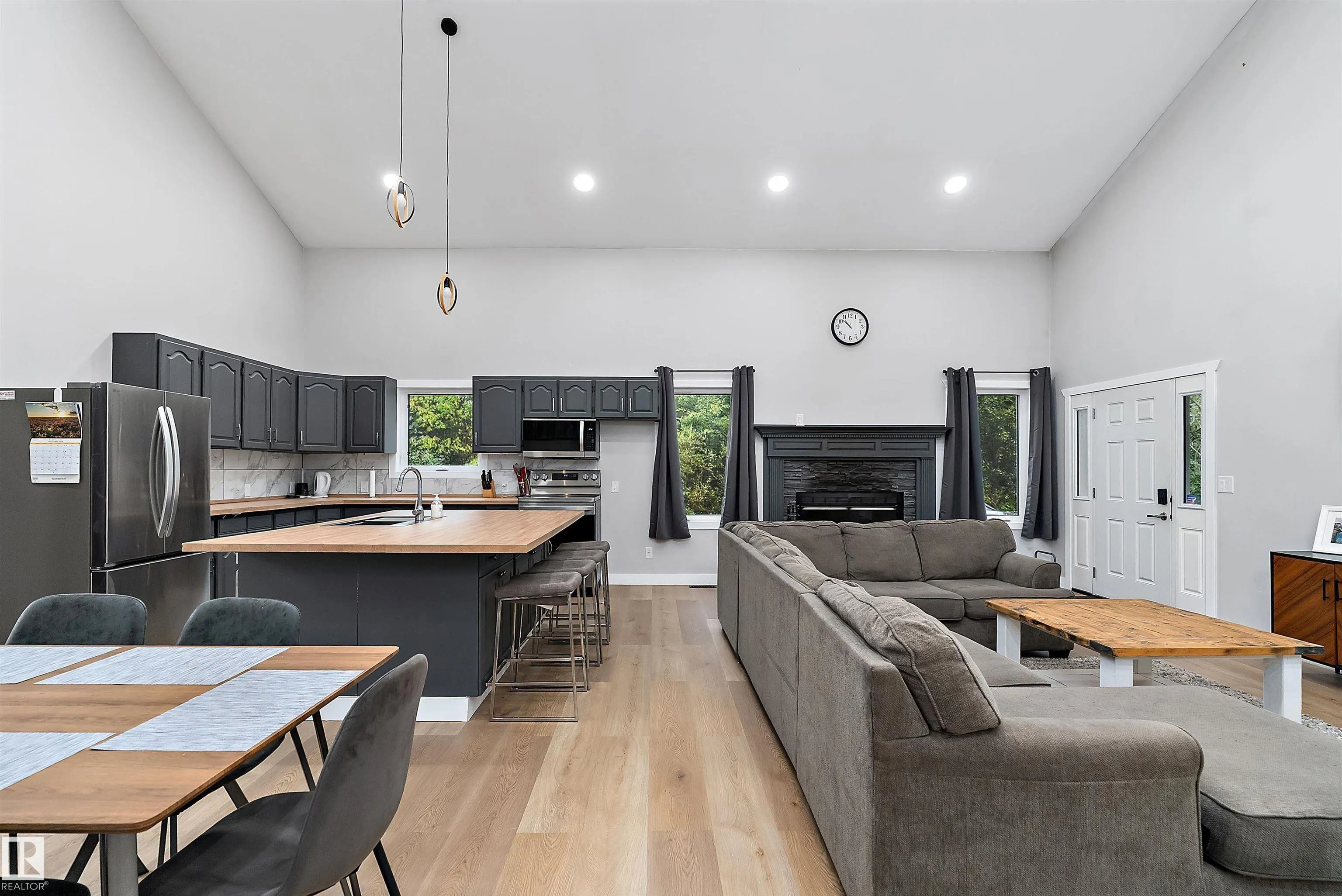 213 2nd Avenue