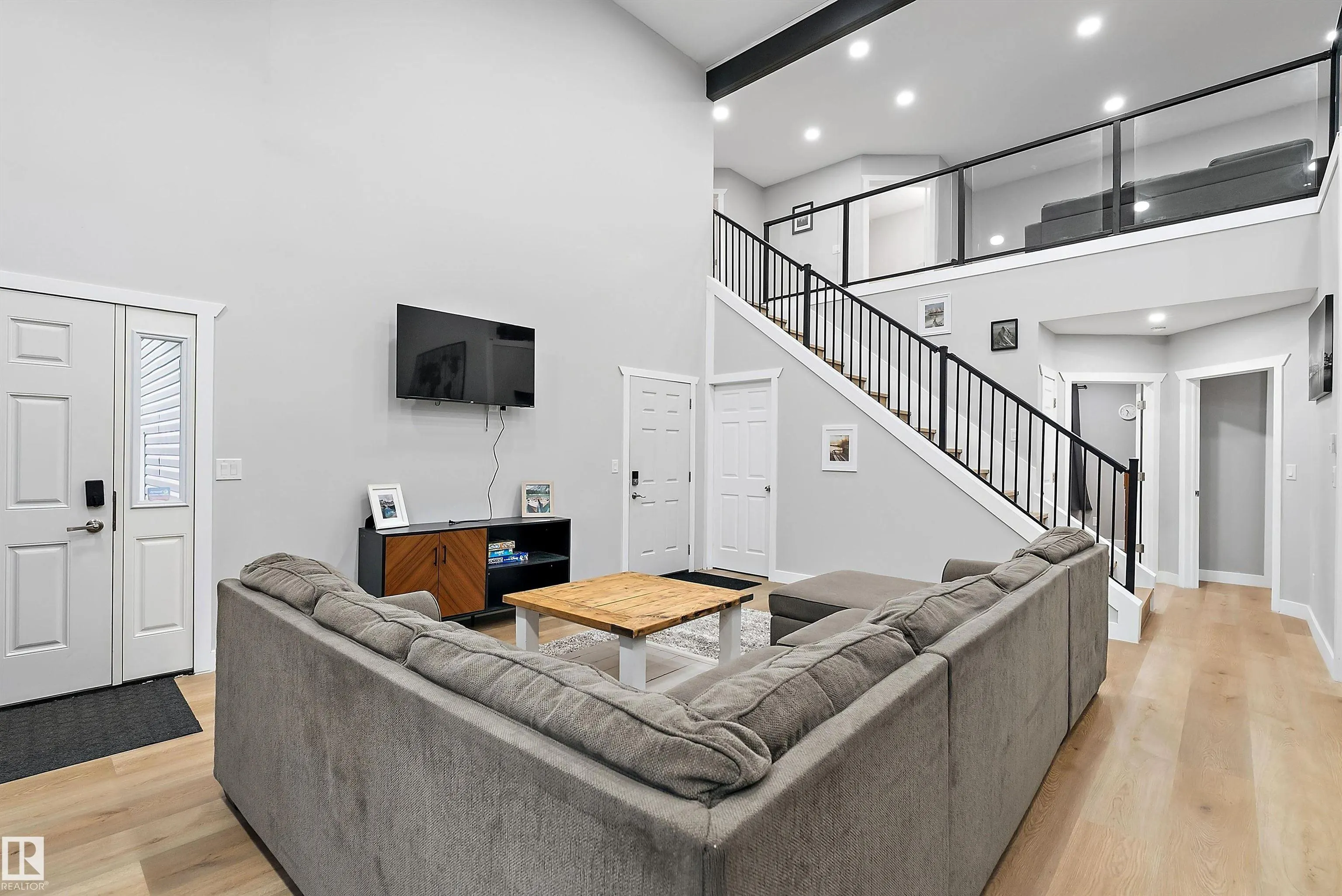 213 2nd Avenue
