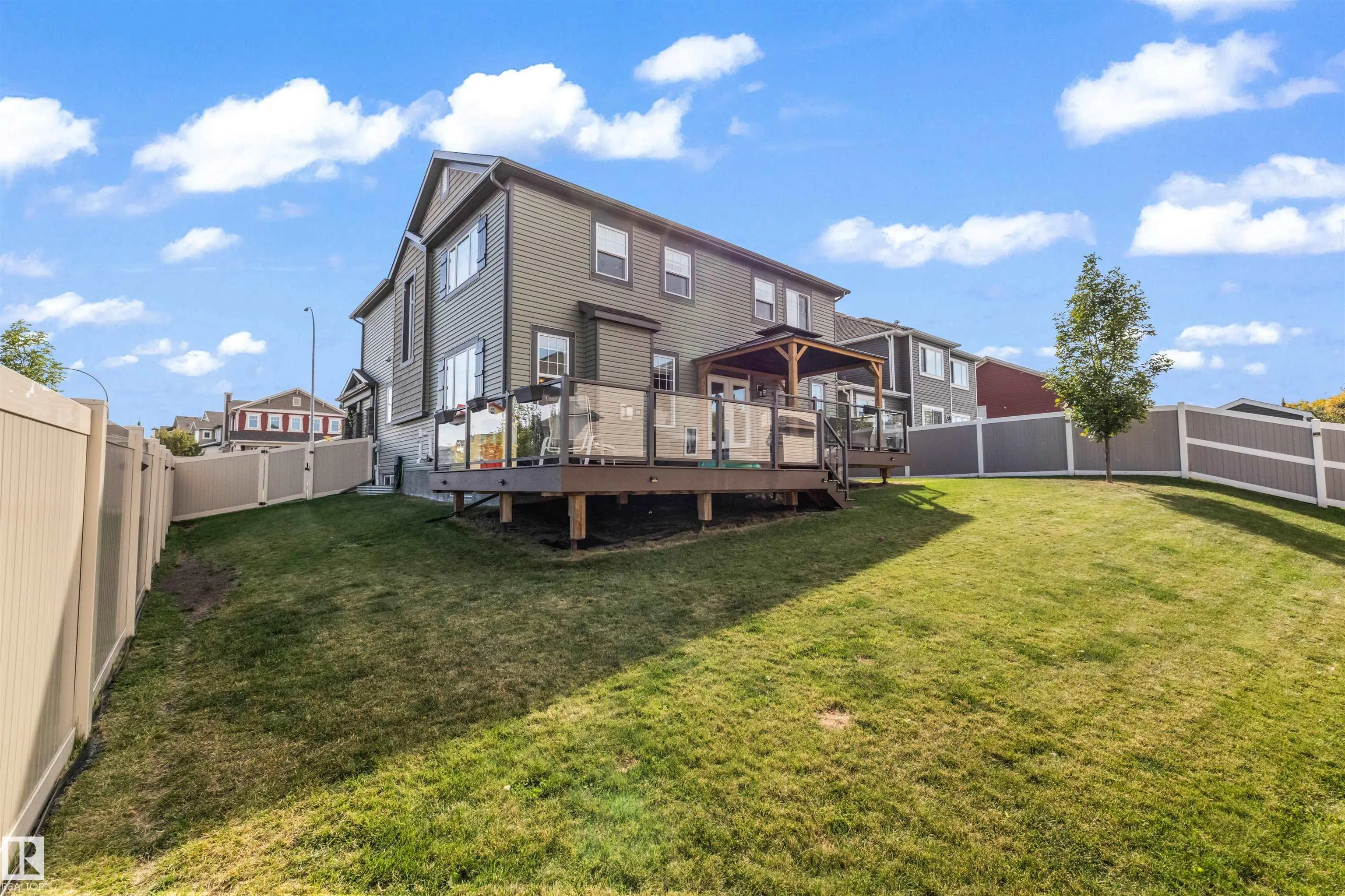 91 ROSEMOUNT Boulevard