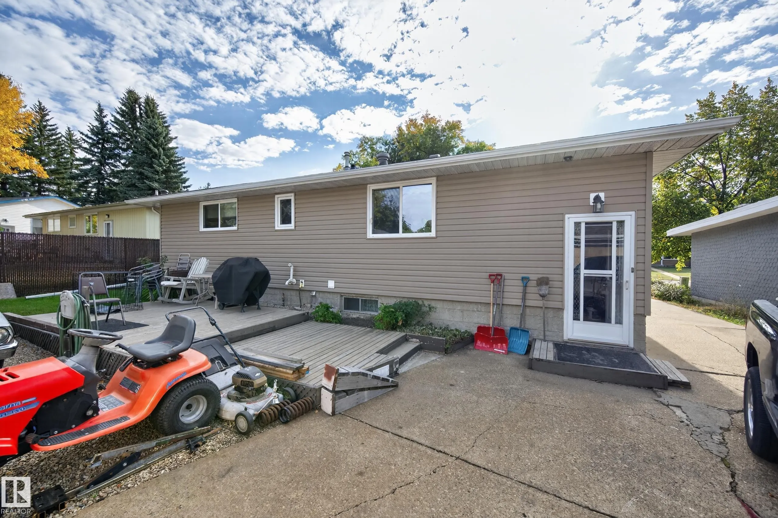 4 GREYSTONE Crescent