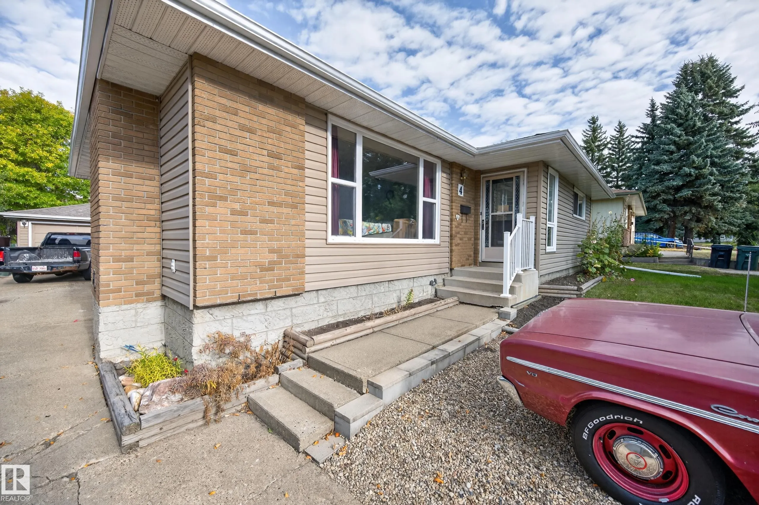4 GREYSTONE Crescent
