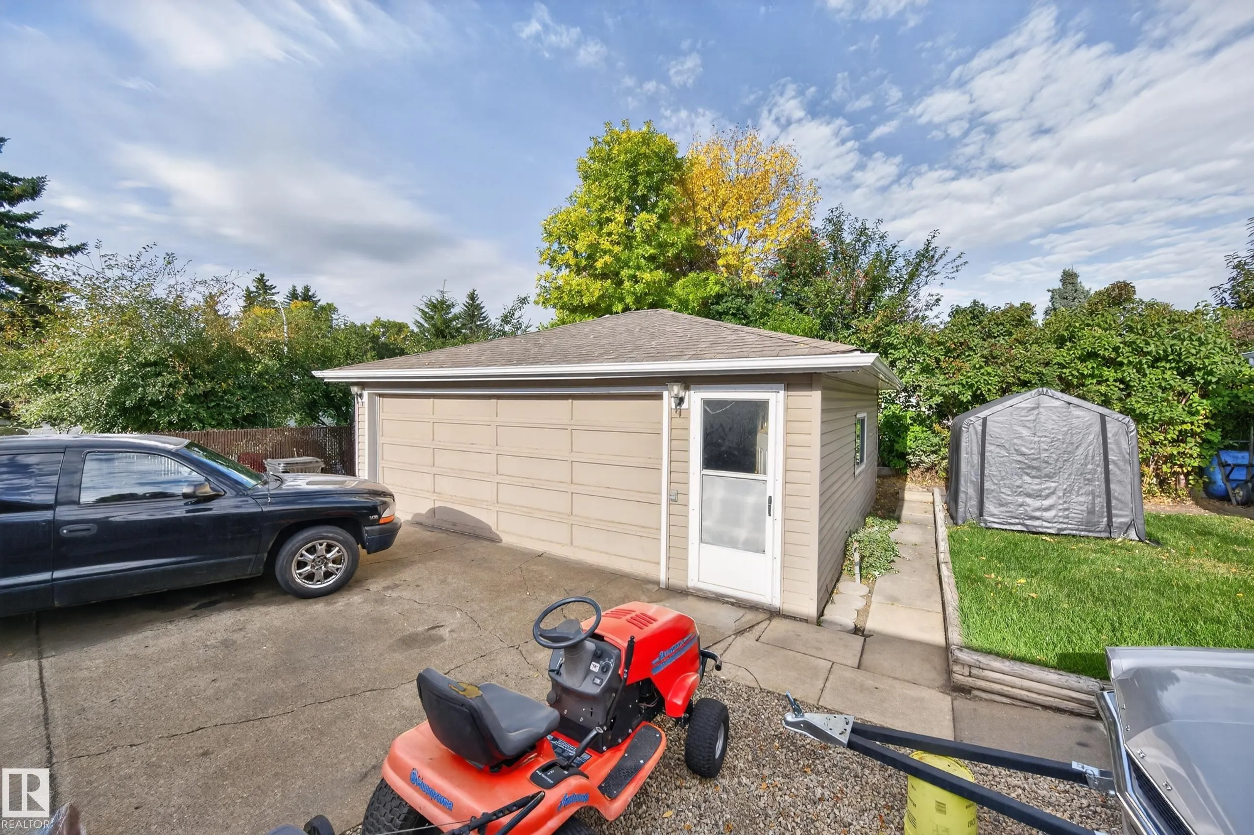 4 GREYSTONE Crescent