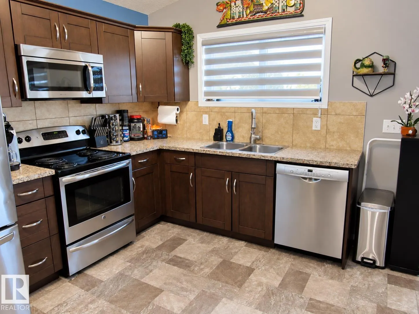 142 Selkirk Place Place