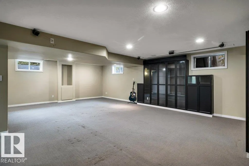 394 LESSARD Drive
