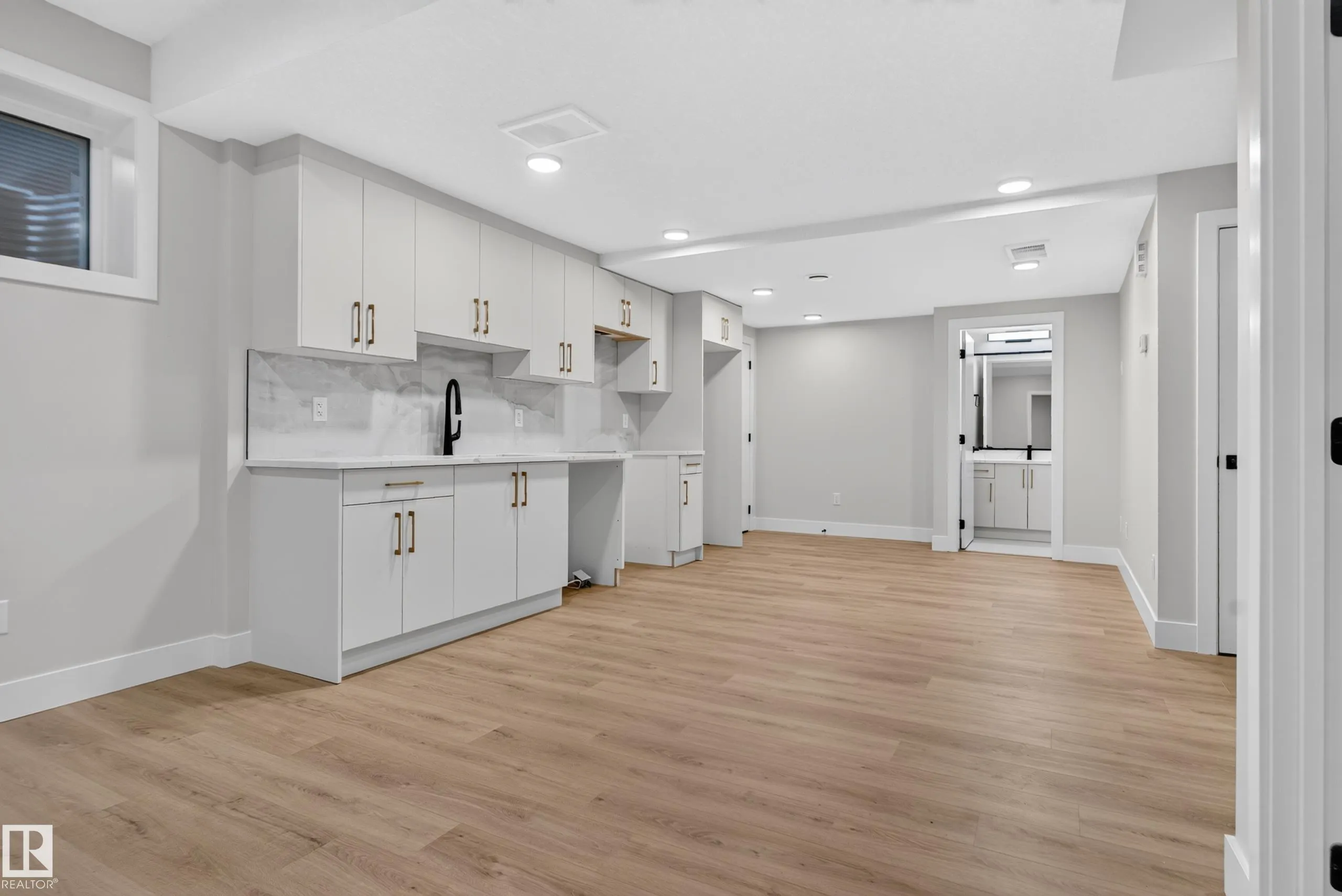 4268 Charles Close