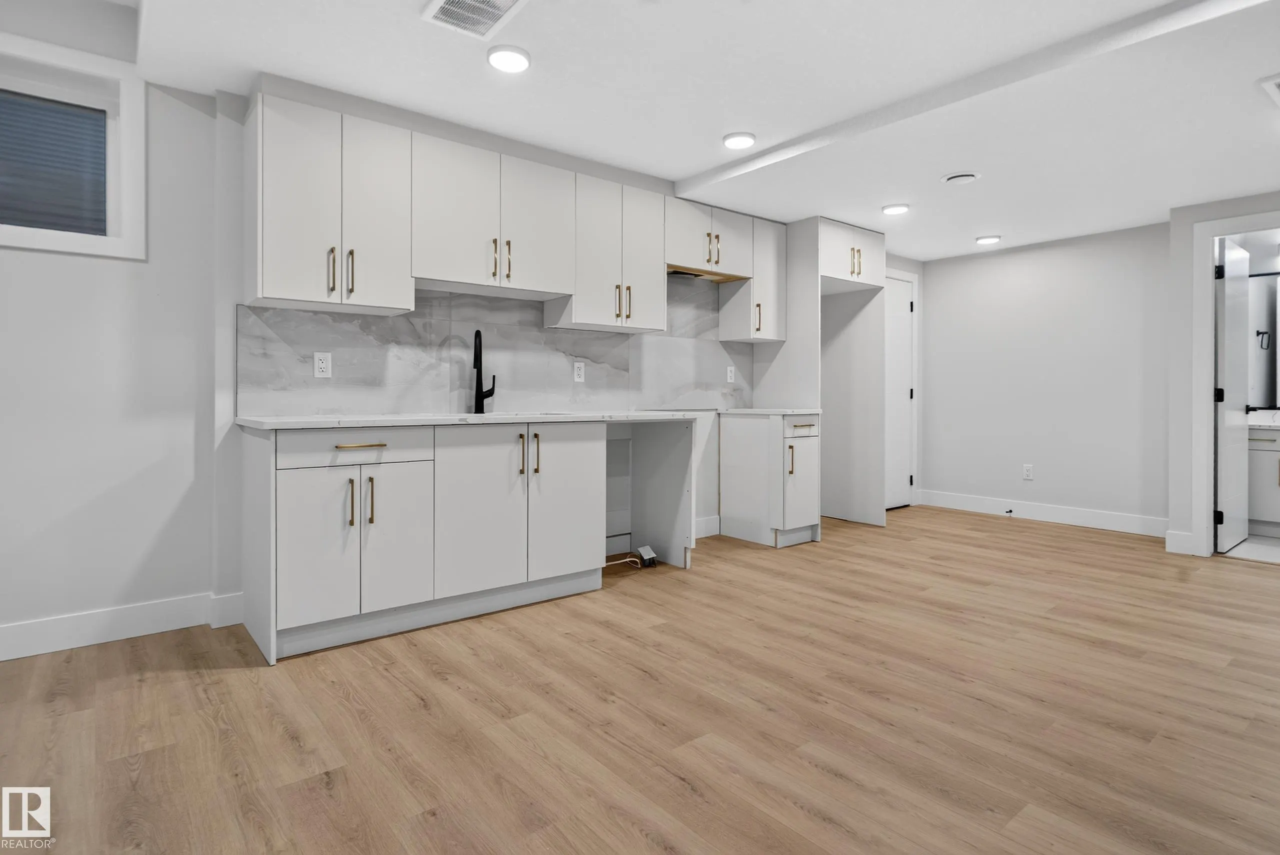 4268 Charles Close