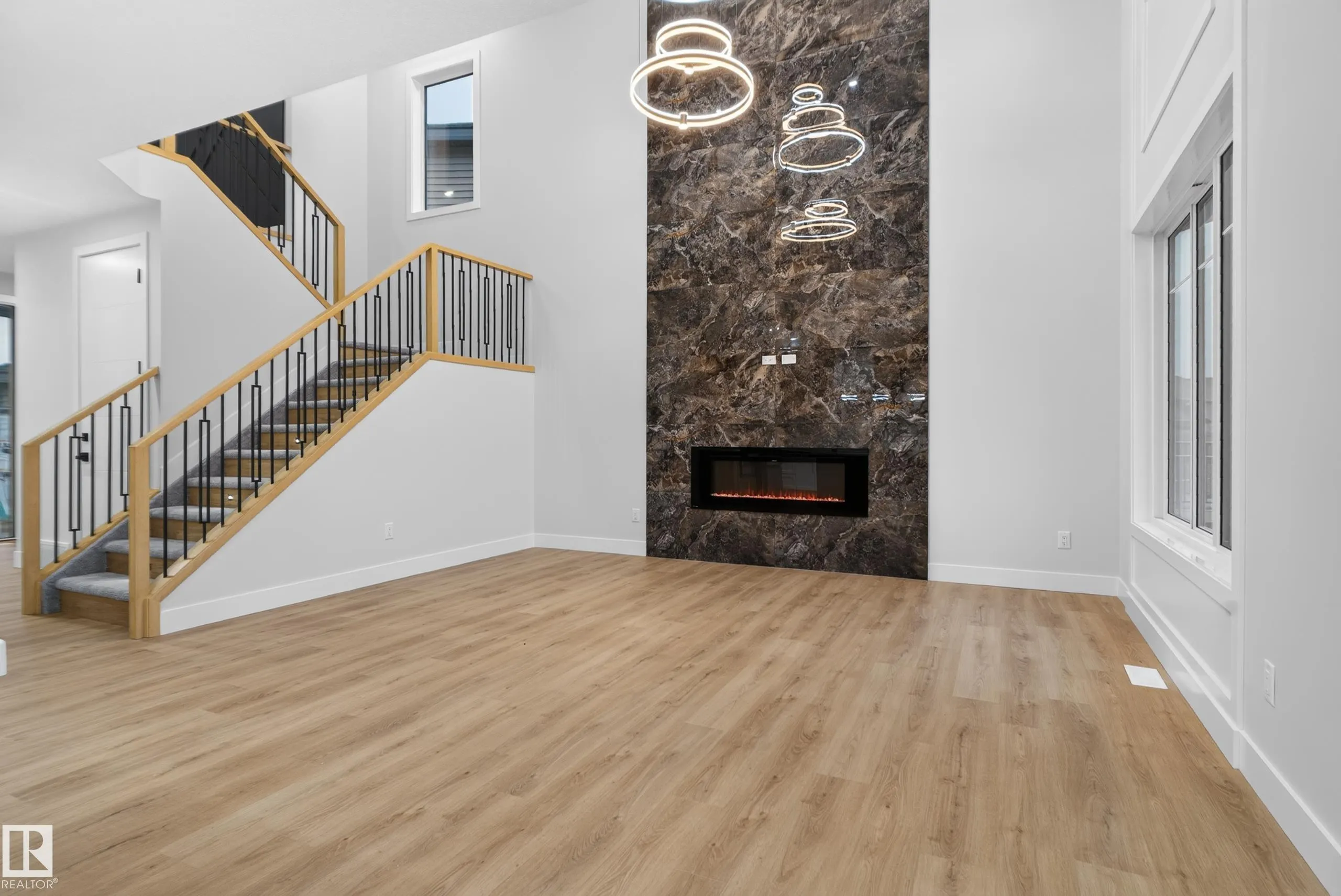 4268 Charles Close