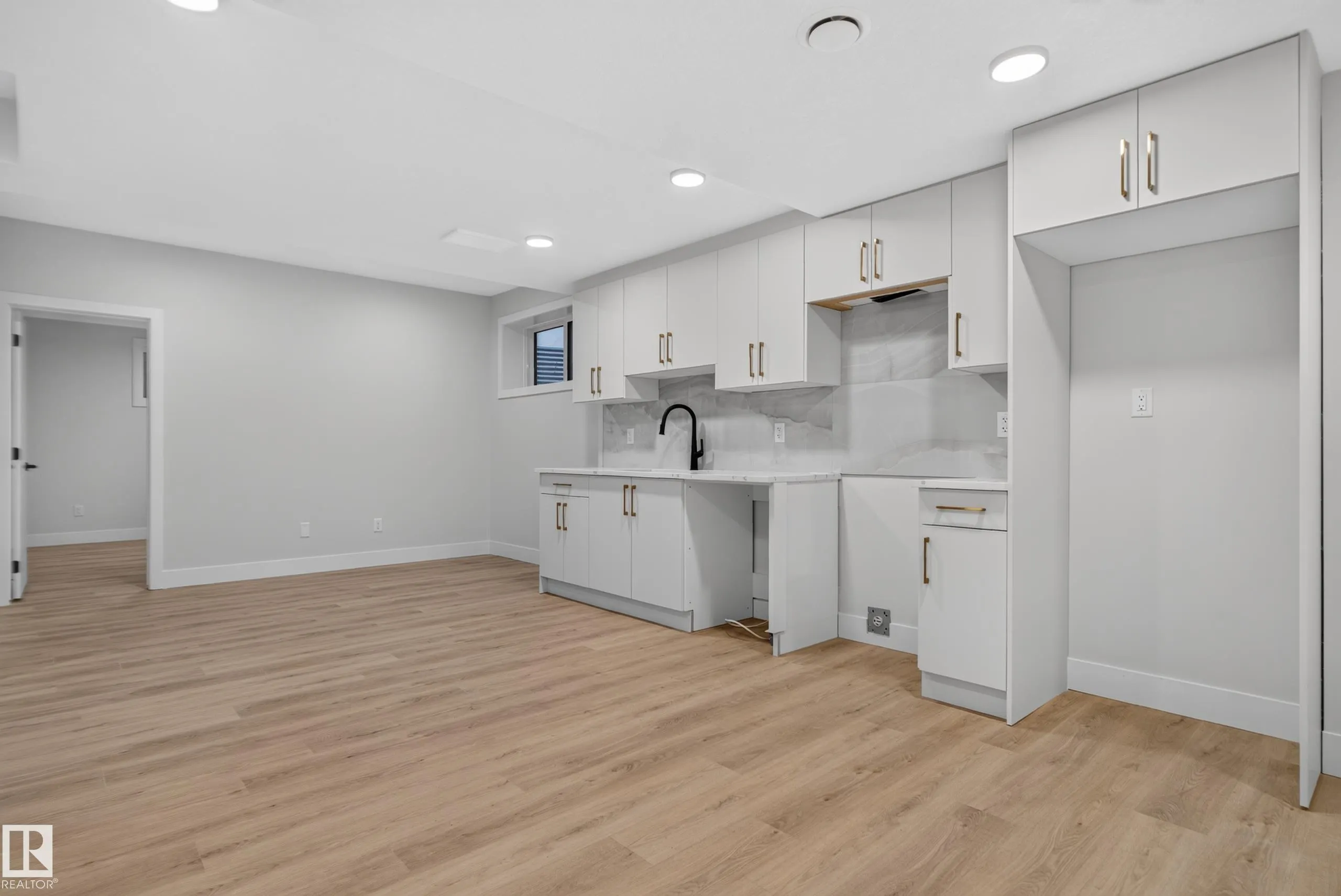 4268 Charles Close