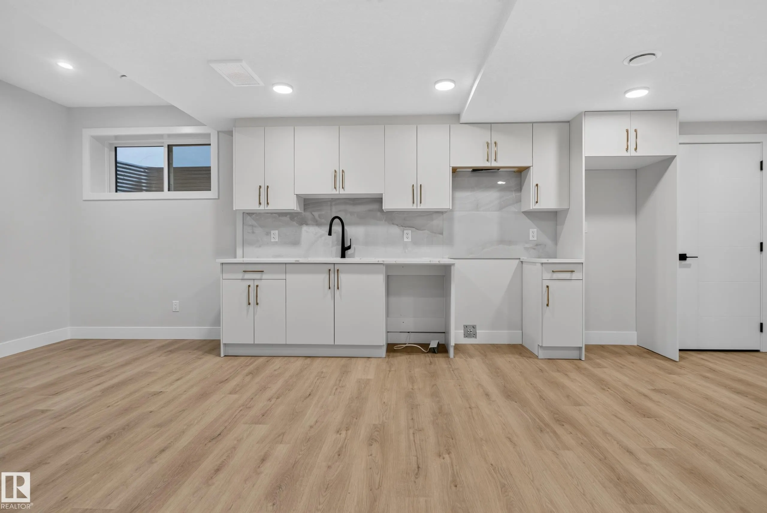 4268 Charles Close