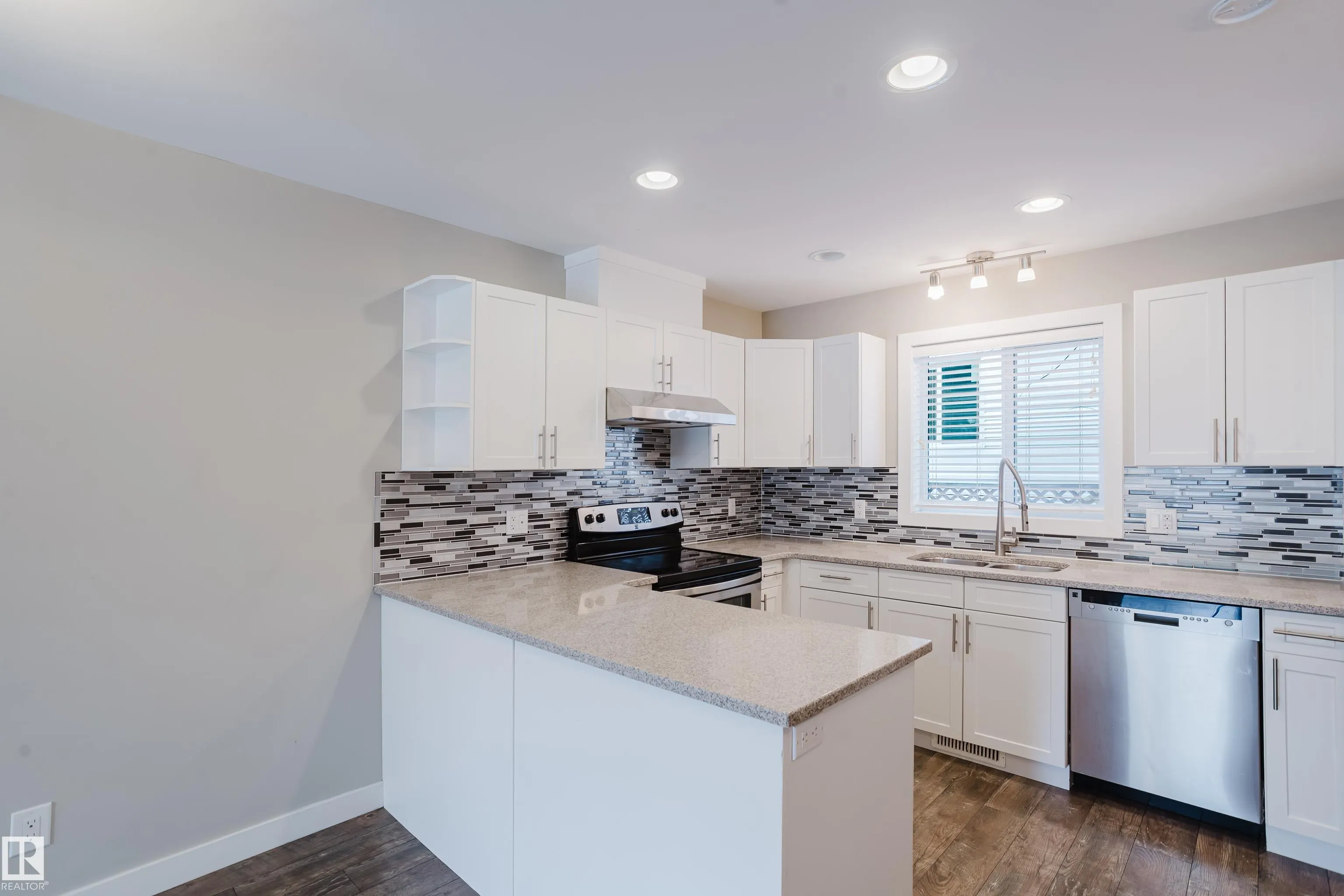 12504-12510 119 Avenue