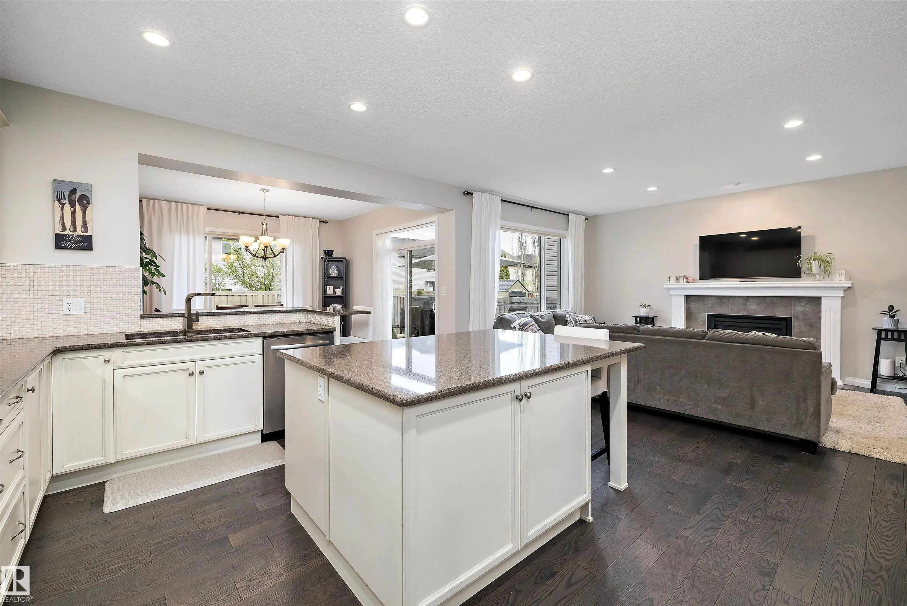 4015 ALEXANDER Way