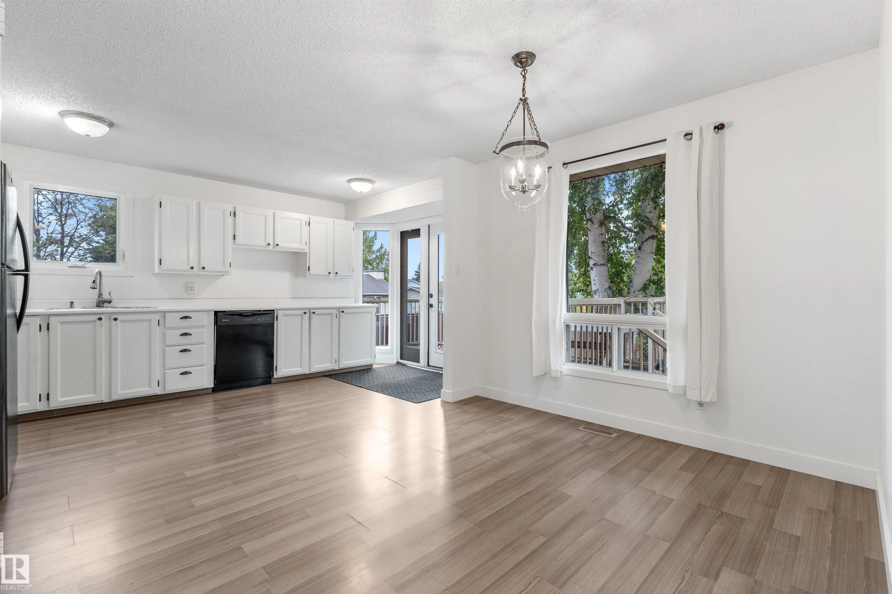 25 GREENWOOD Drive