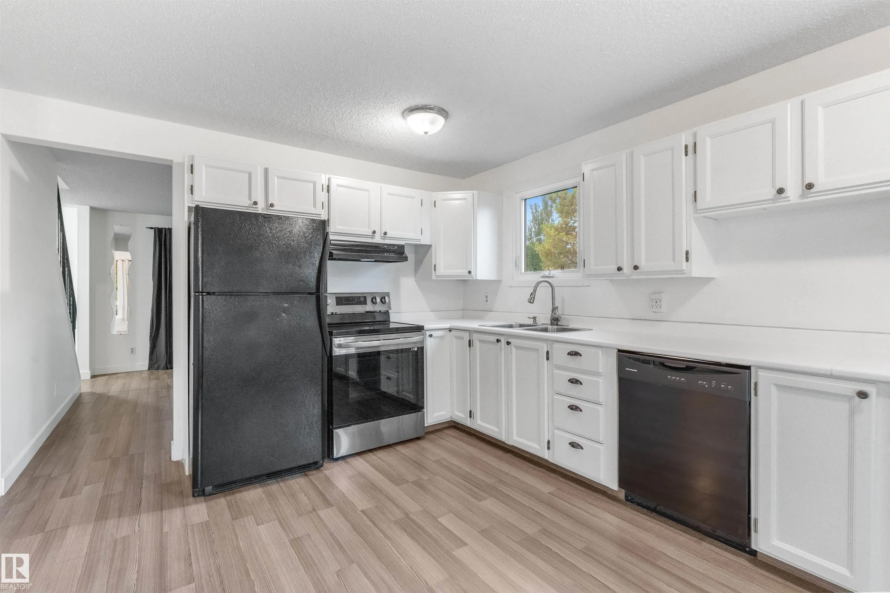 25 GREENWOOD Drive